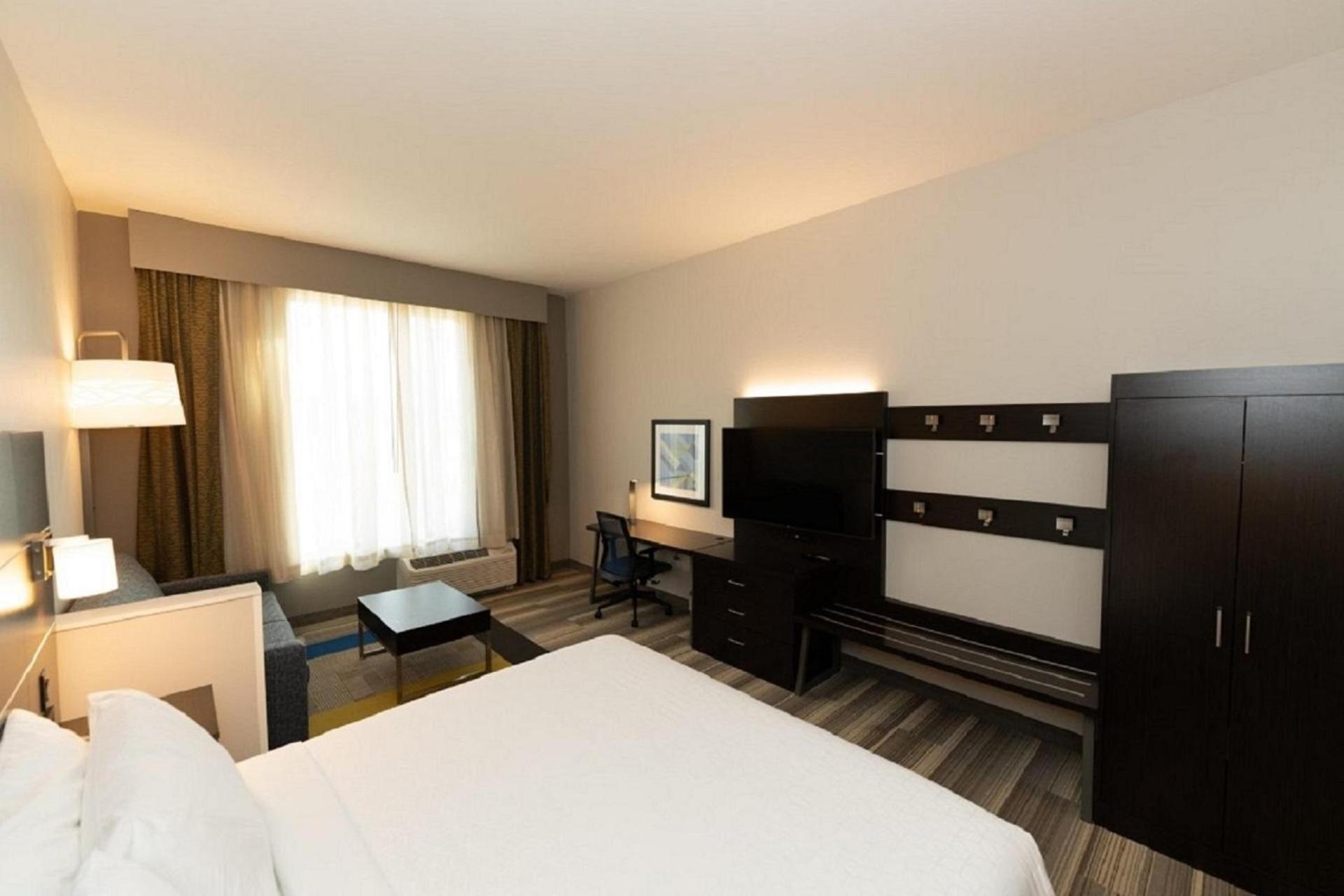 Holiday Inn Express & Suites Franklin - Berry Farms by IHG photo 33