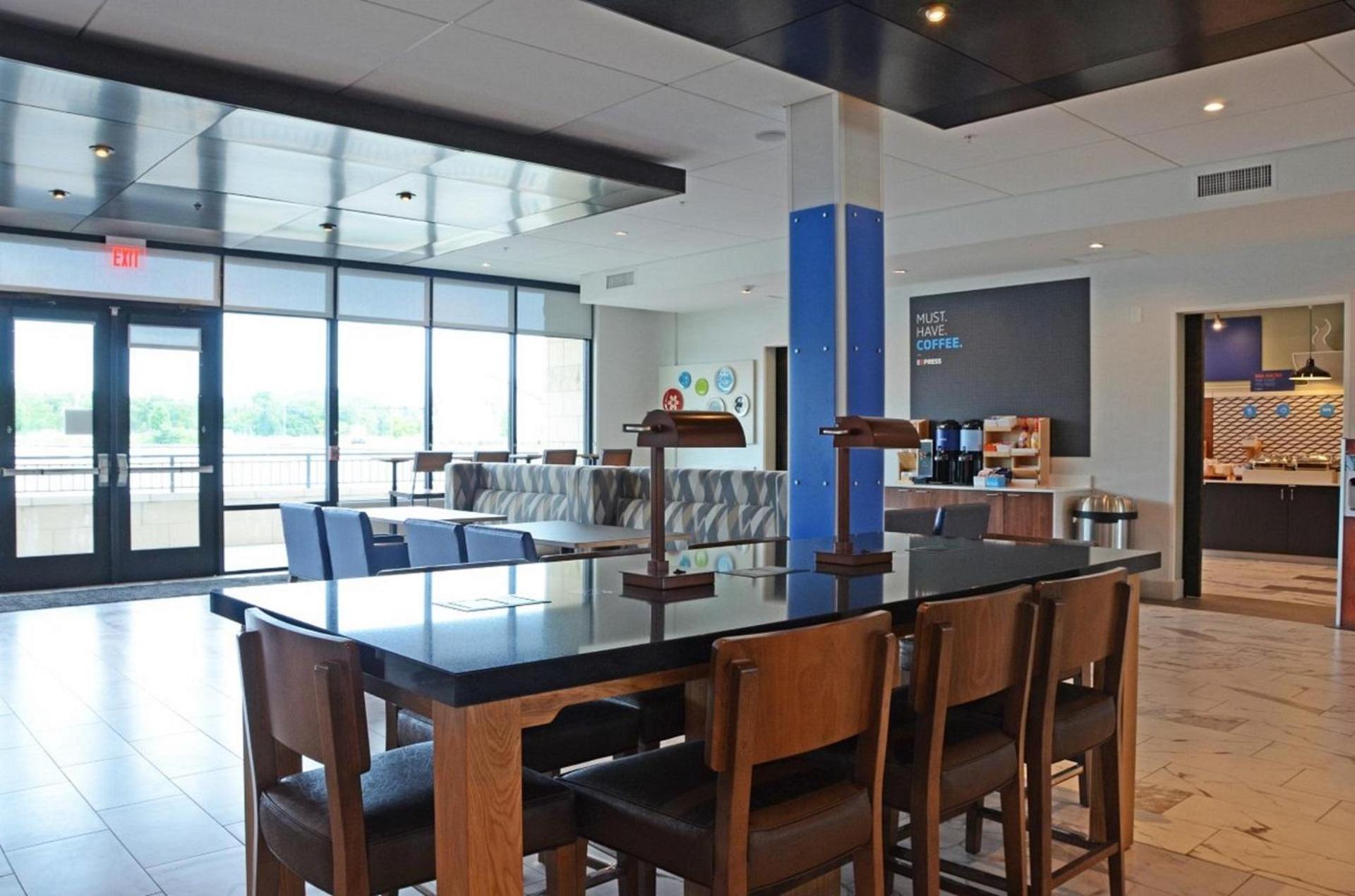 Holiday Inn Express & Suites Franklin - Berry Farms by IHG photo 44