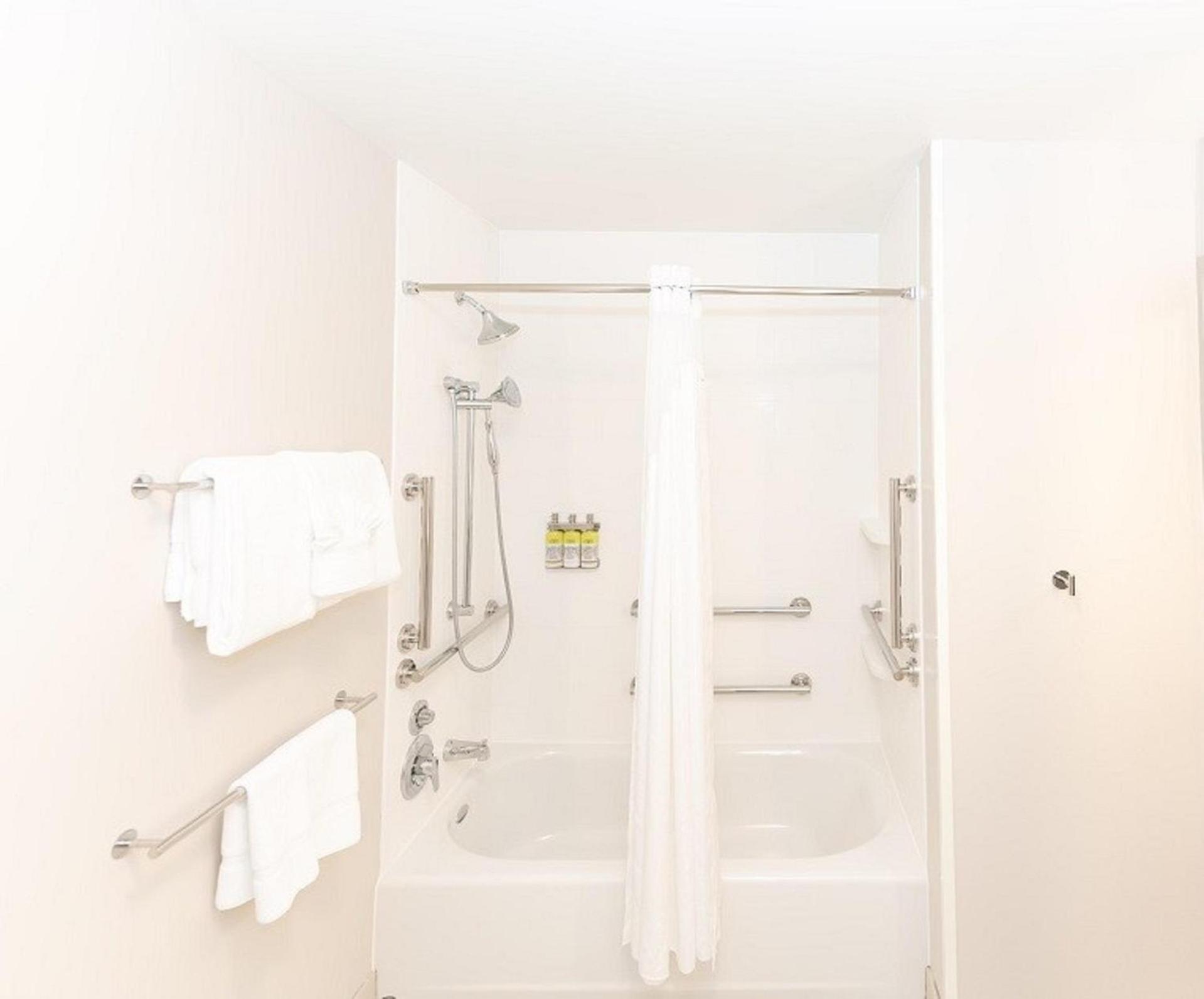 Holiday Inn Express & Suites Franklin - Berry Farms by IHG photo 47