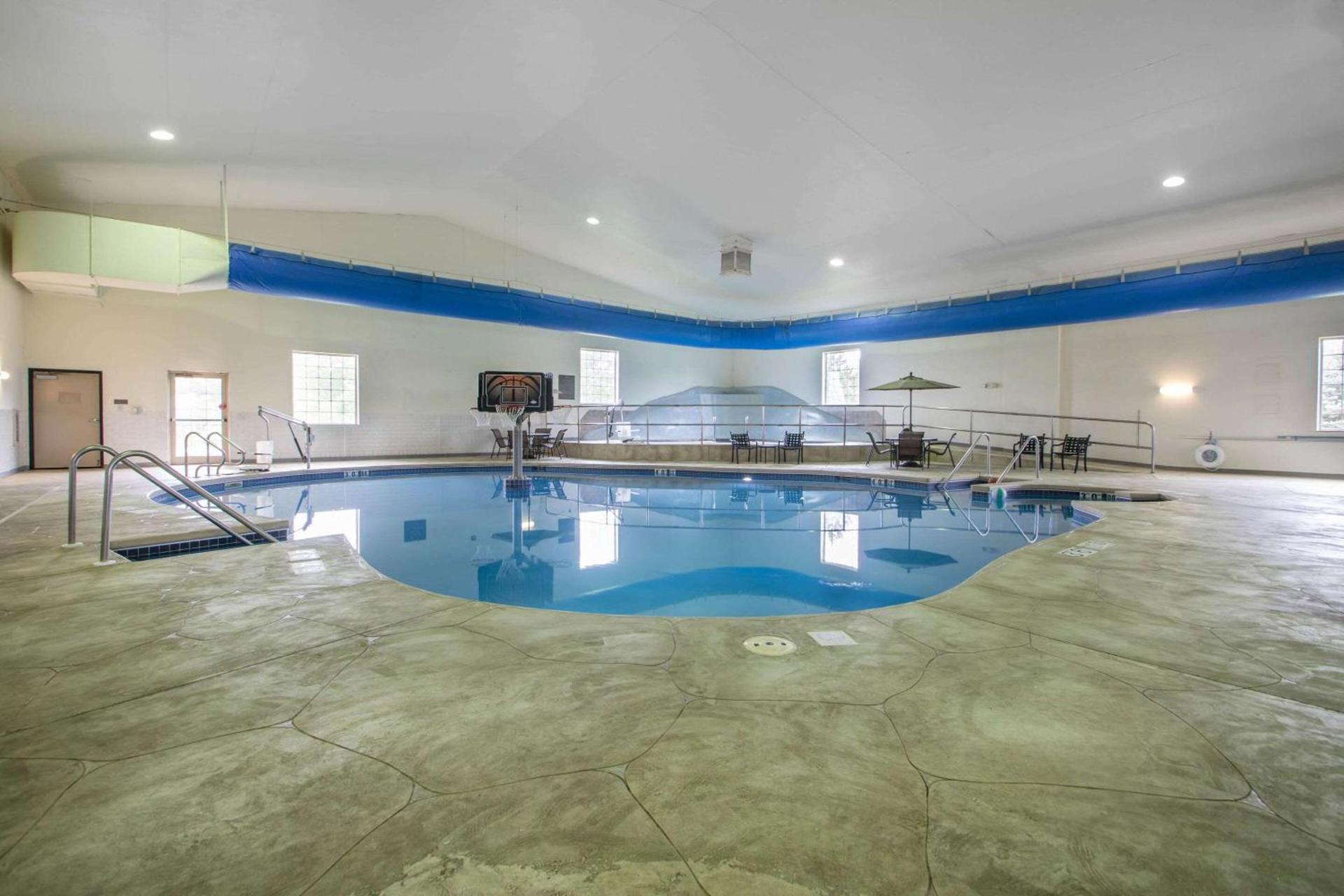 Comfort Suites Johnson Creek Conference Center photo 27