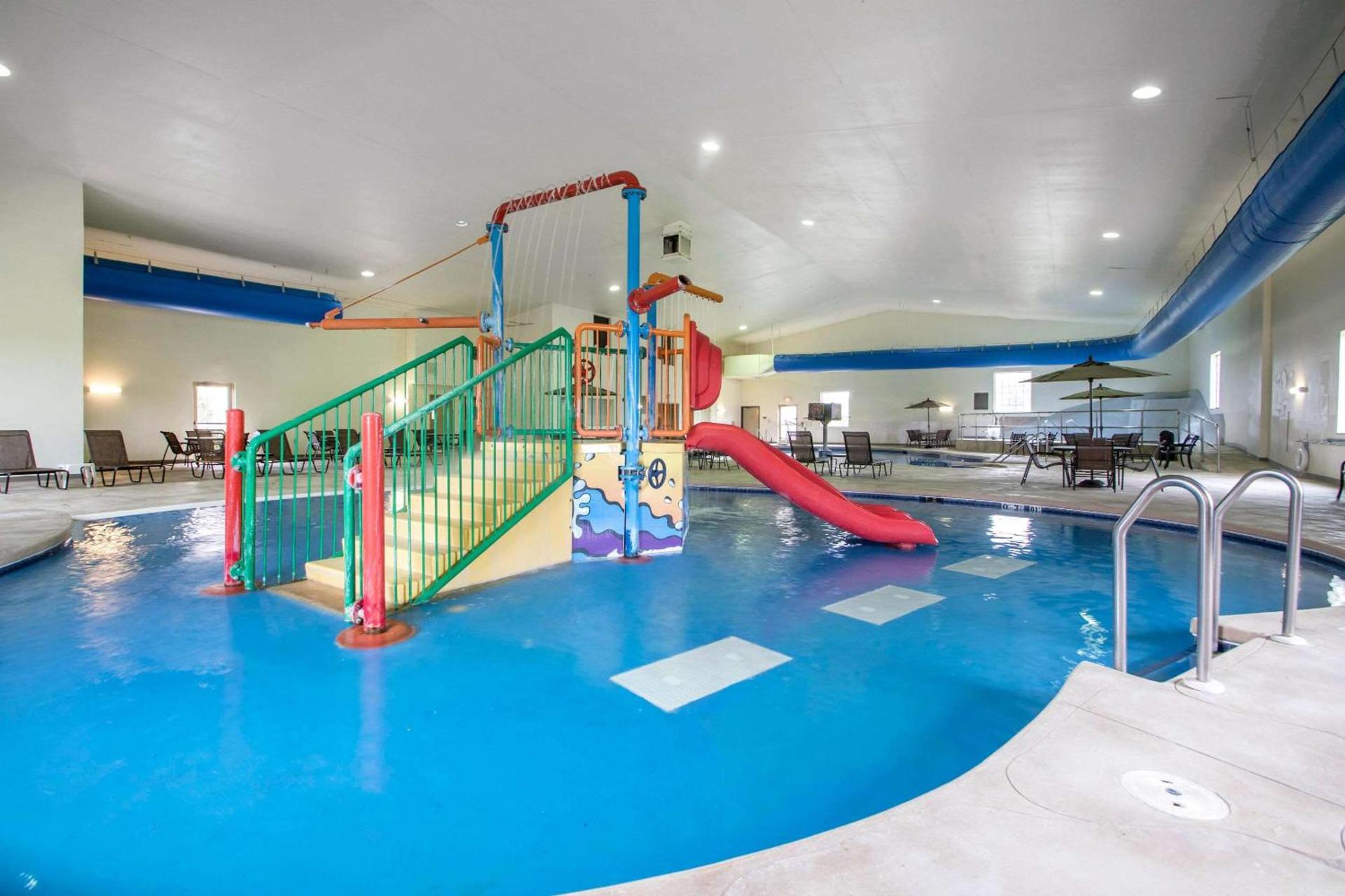 Comfort Suites Johnson Creek Conference Center photo 29