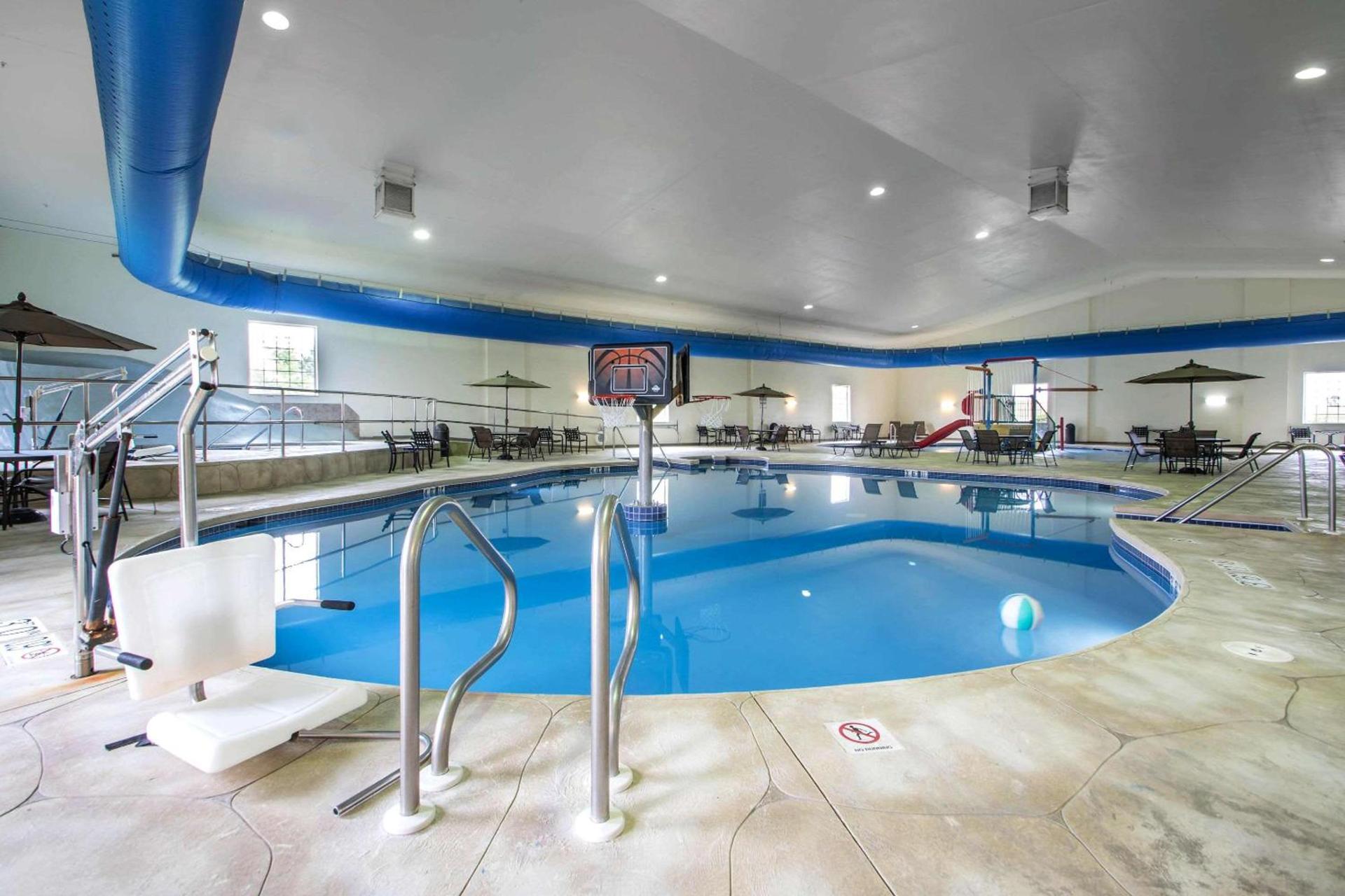 Comfort Suites Johnson Creek Conference Center photo 31