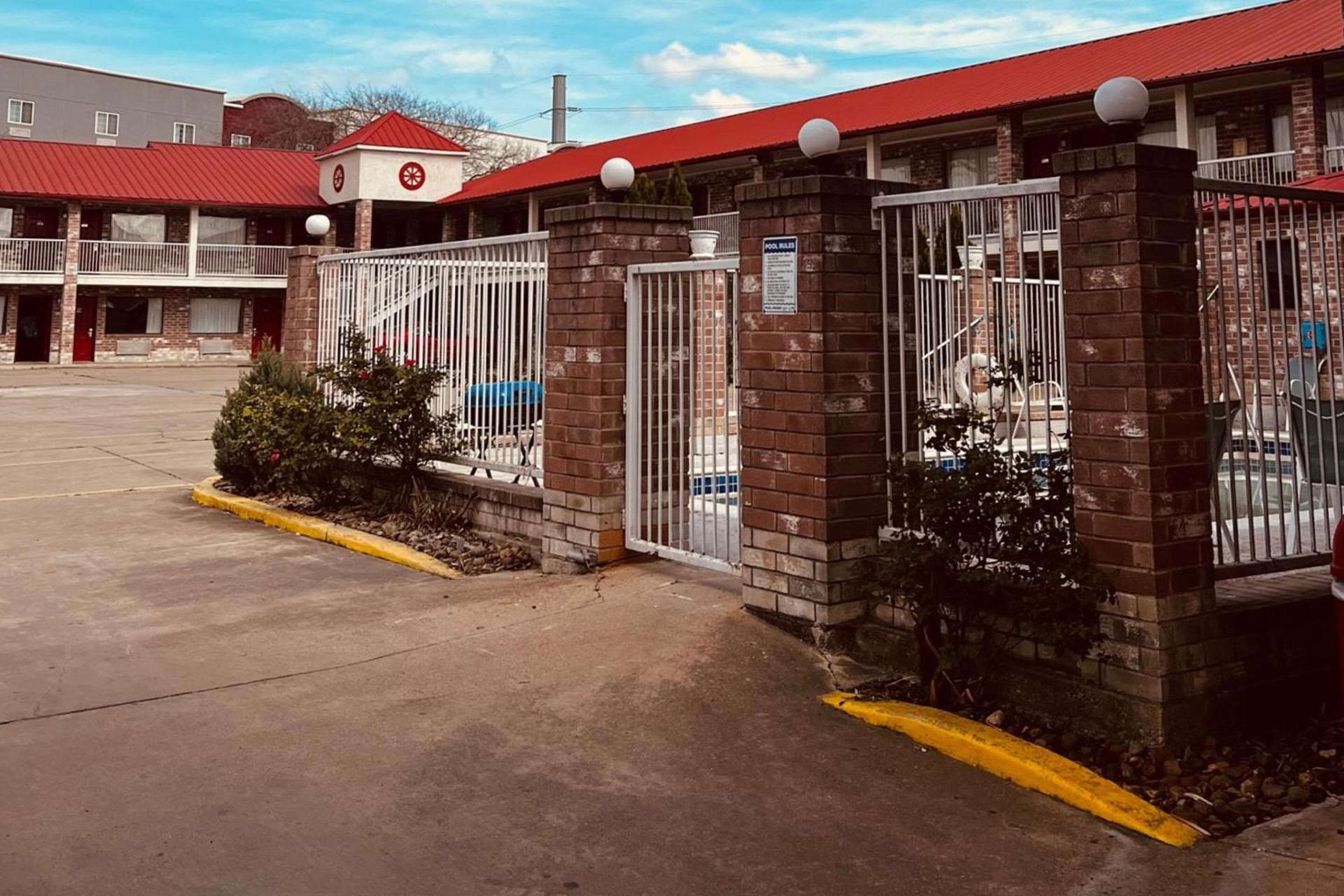 Econo Lodge Inn & Suites Downtown San Antonio Riverwalk Area photo 8
