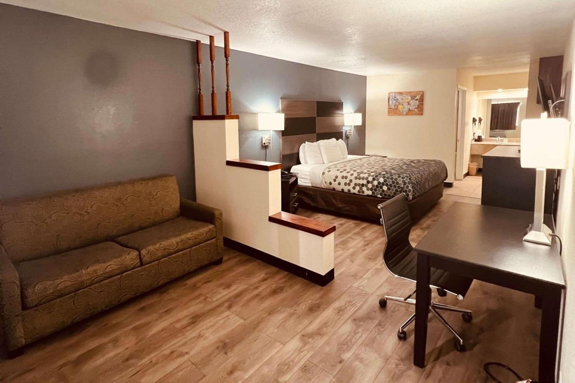 Econo Lodge Inn & Suites Downtown San Antonio Riverwalk Area photo 15