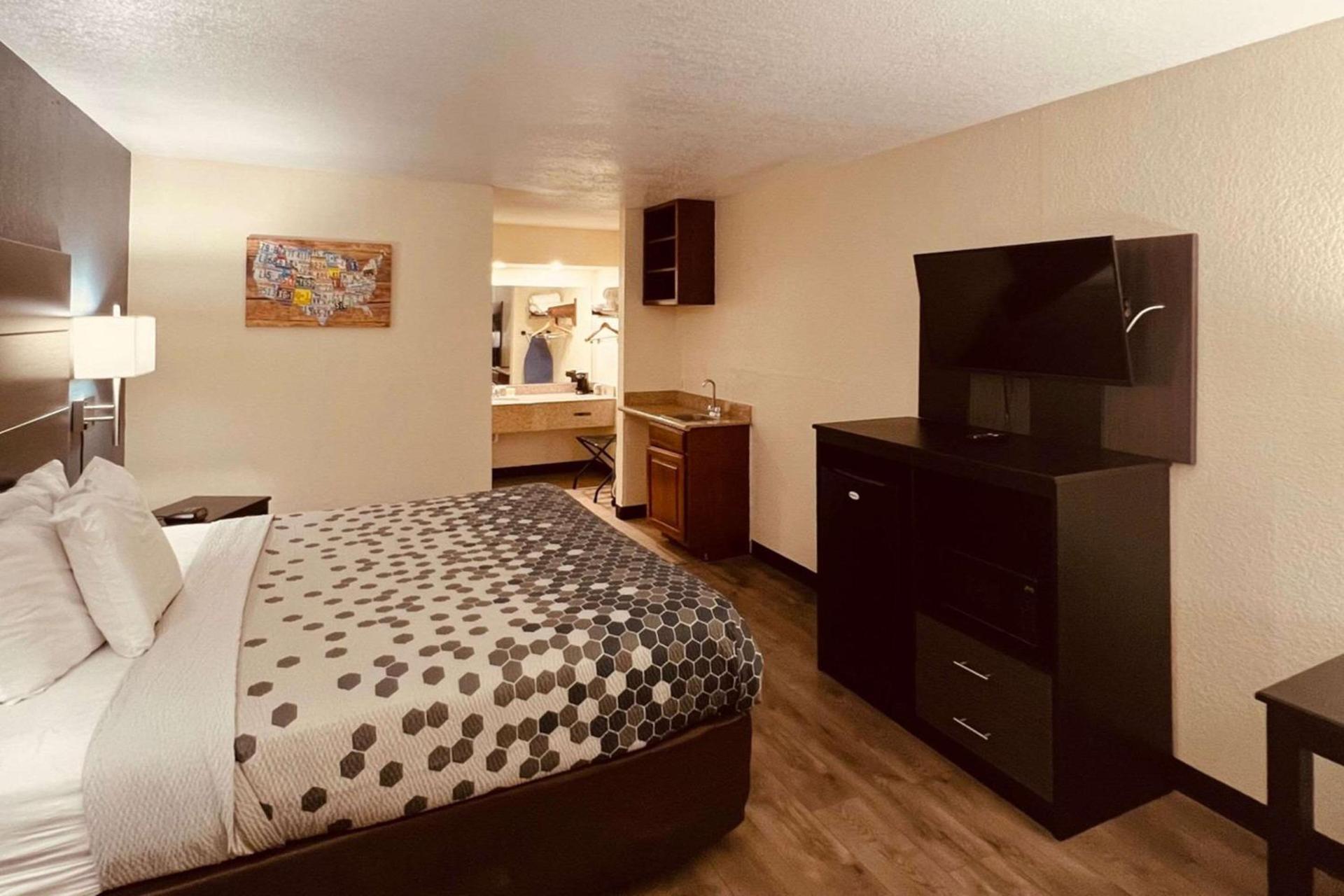 Econo Lodge Inn & Suites Downtown San Antonio Riverwalk Area photo 16