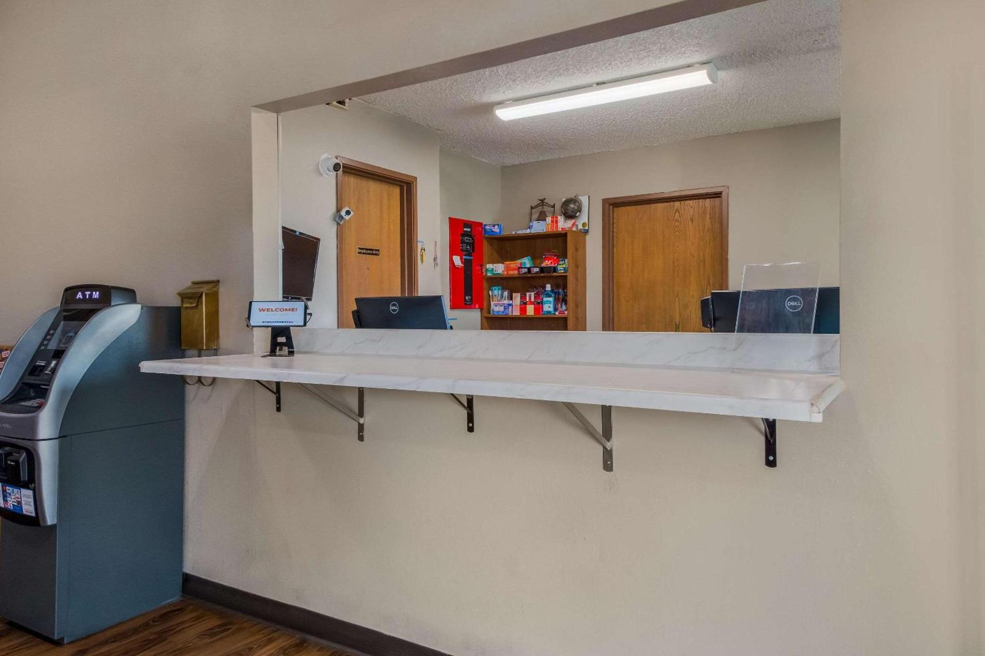 Express Inn & Suites San Antonio near SeaWorld - Medical Center photo 5