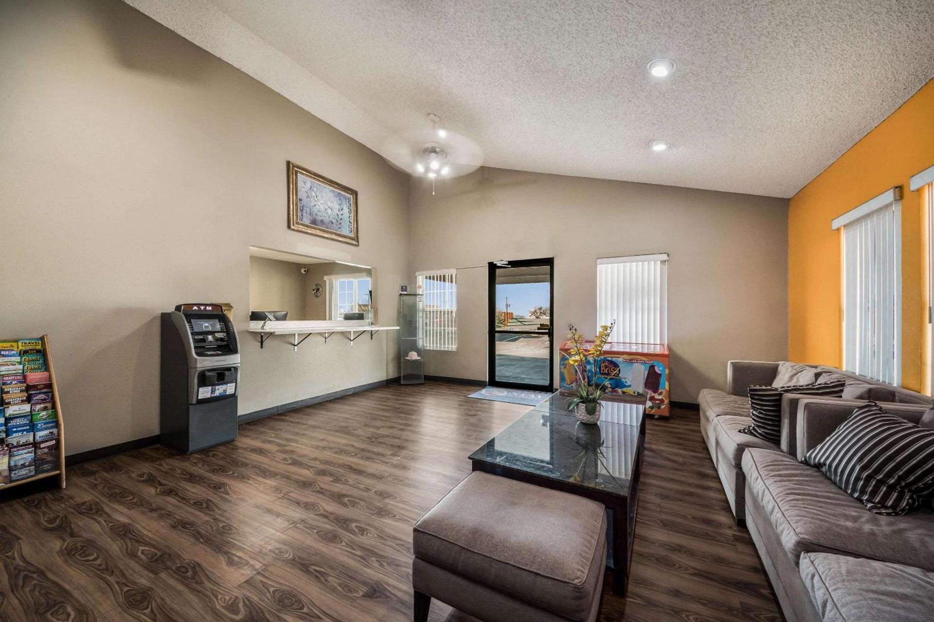 Express Inn & Suites San Antonio near SeaWorld - Medical Center photo 8