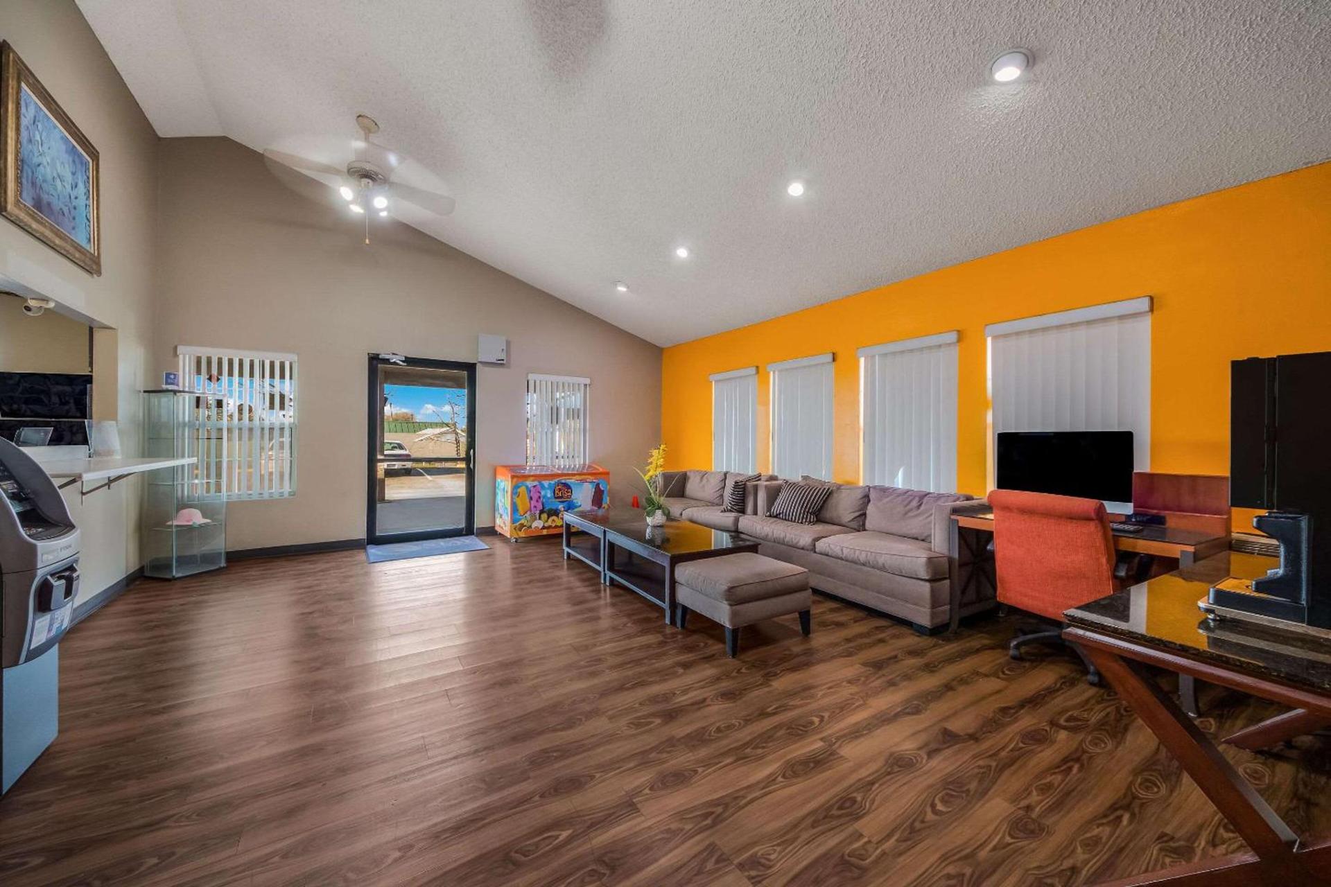 Express Inn & Suites San Antonio near SeaWorld - Medical Center photo 7