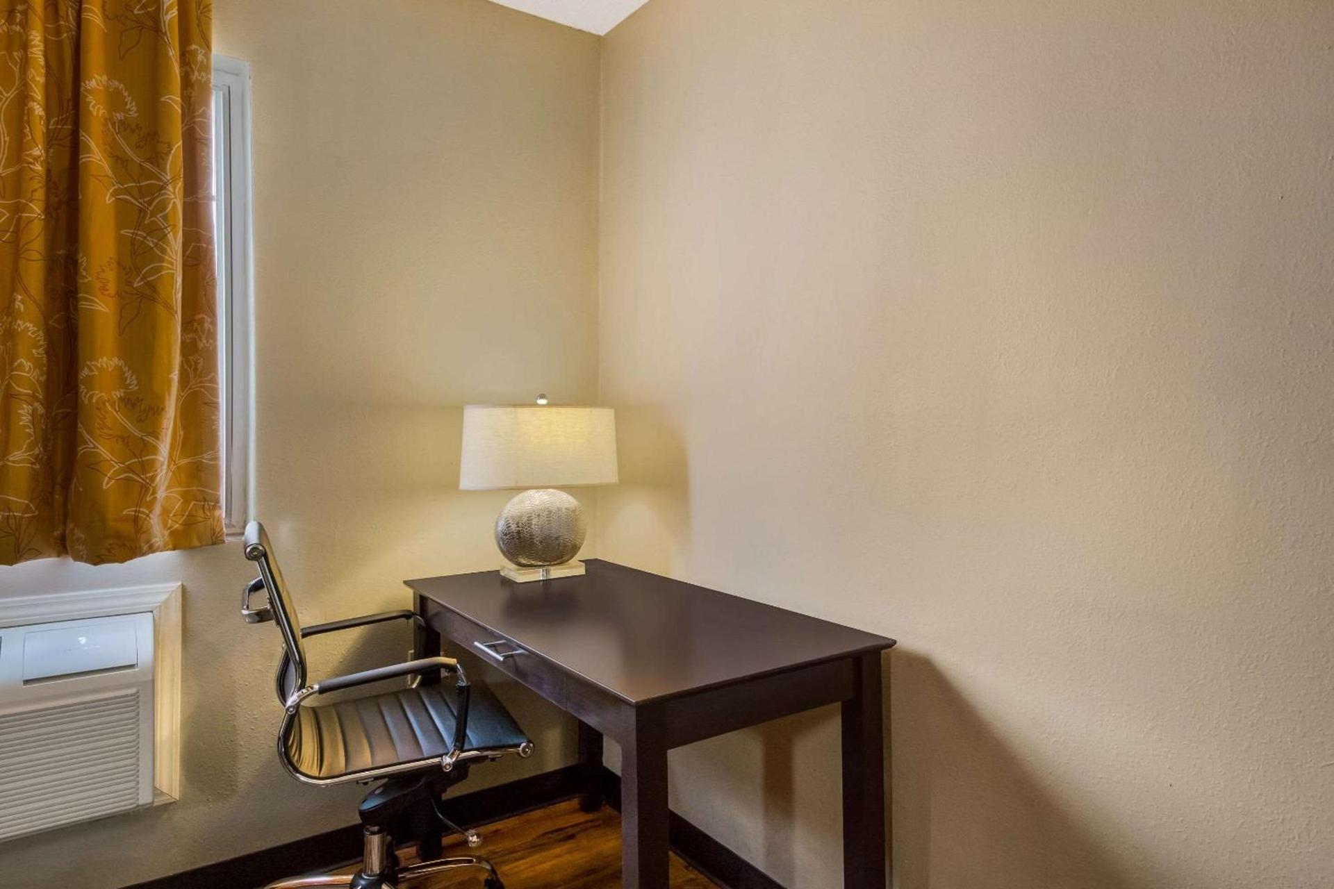 Express Inn & Suites San Antonio near SeaWorld - Medical Center photo 13