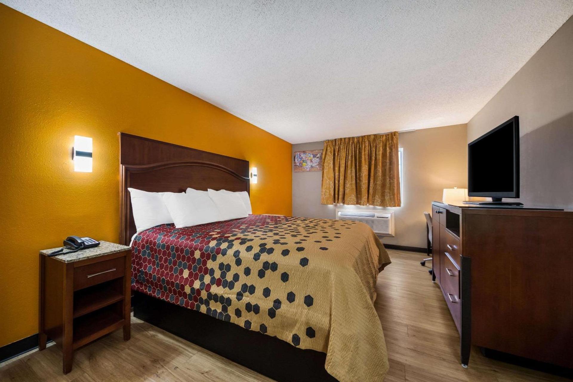 Express Inn & Suites San Antonio near SeaWorld - Medical Center photo 19