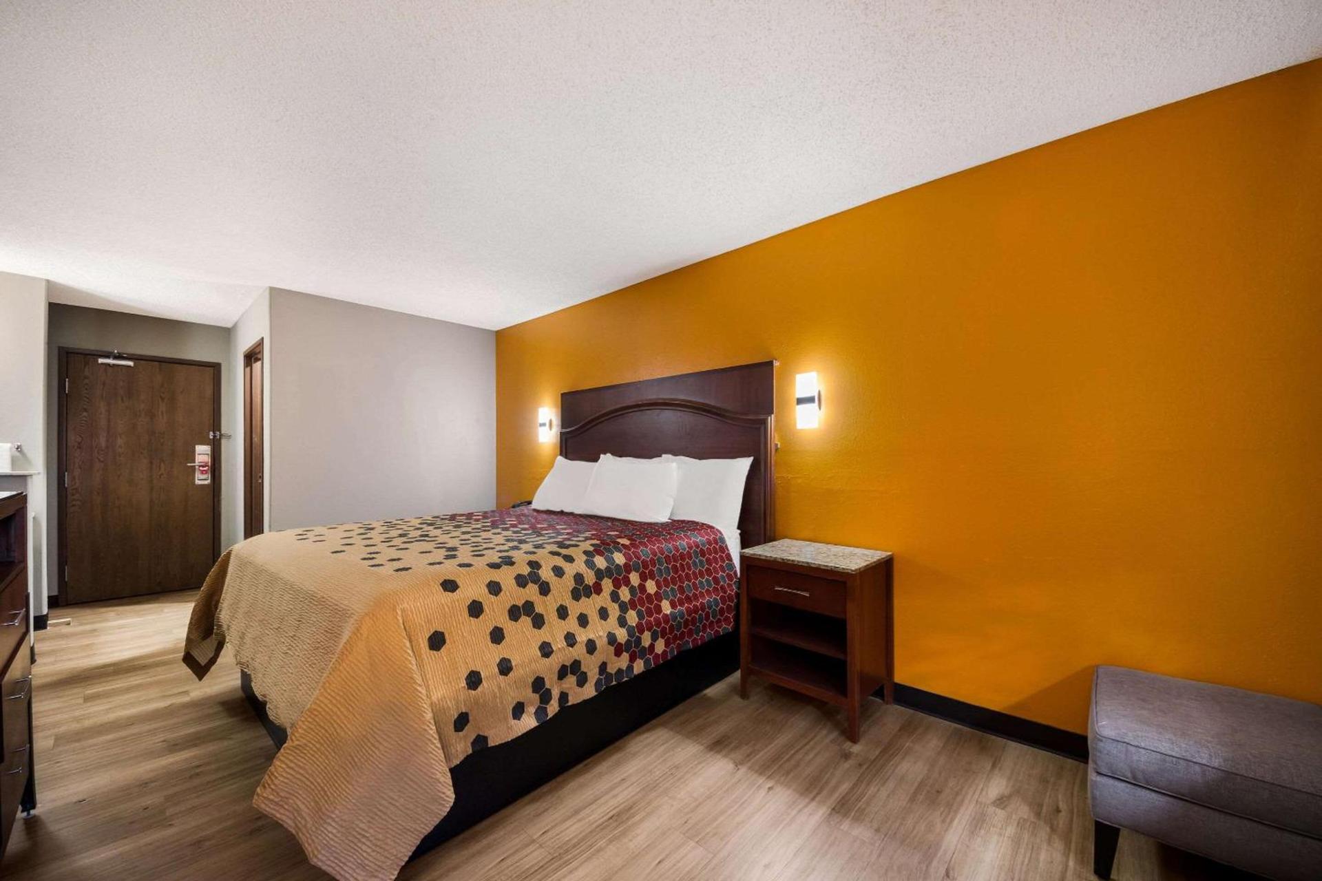 Express Inn & Suites San Antonio near SeaWorld - Medical Center photo 20