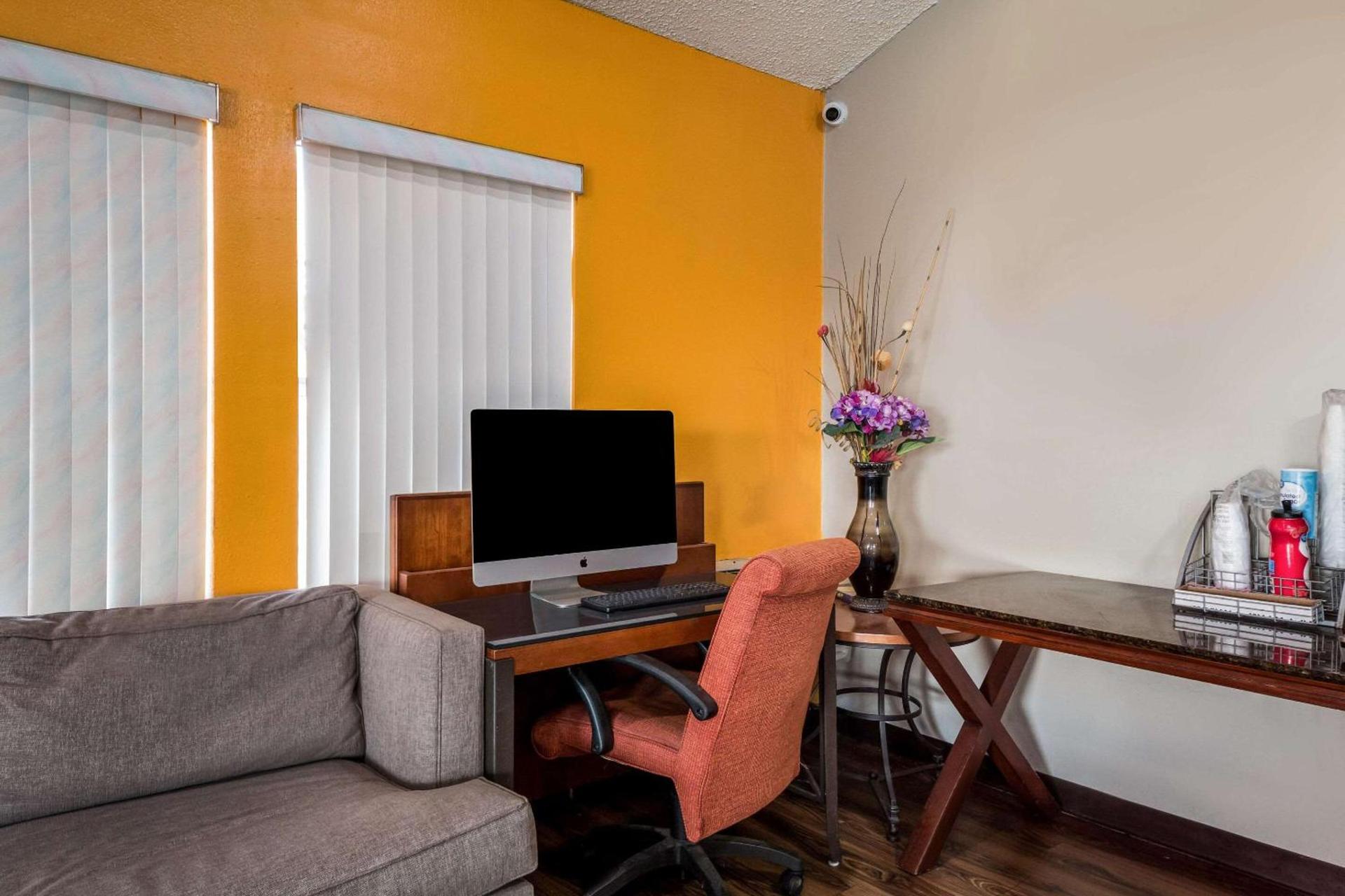 Express Inn & Suites San Antonio near SeaWorld - Medical Center photo 26