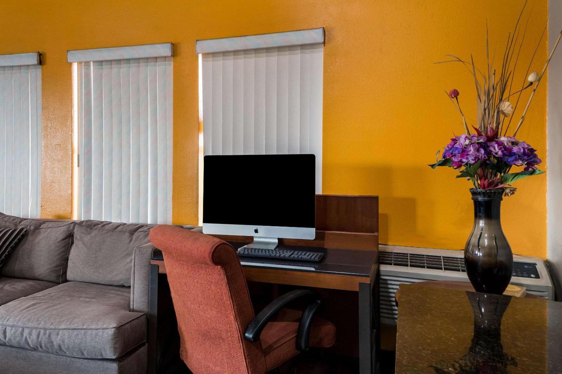 Express Inn & Suites San Antonio near SeaWorld - Medical Center photo 27