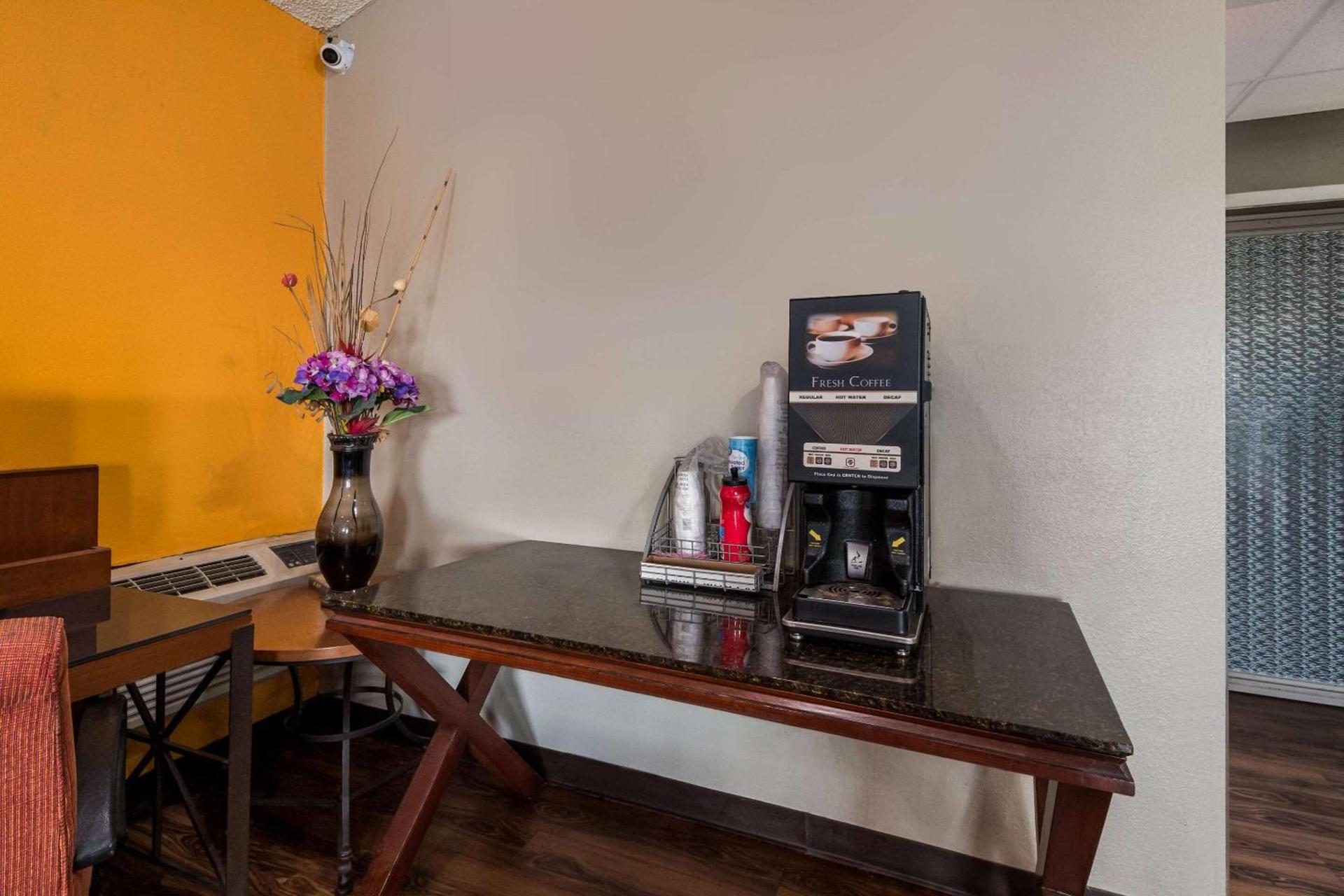 Express Inn & Suites San Antonio near SeaWorld - Medical Center photo 28
