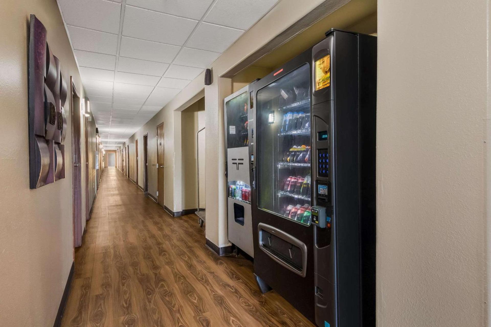 Express Inn & Suites San Antonio near SeaWorld - Medical Center photo 30