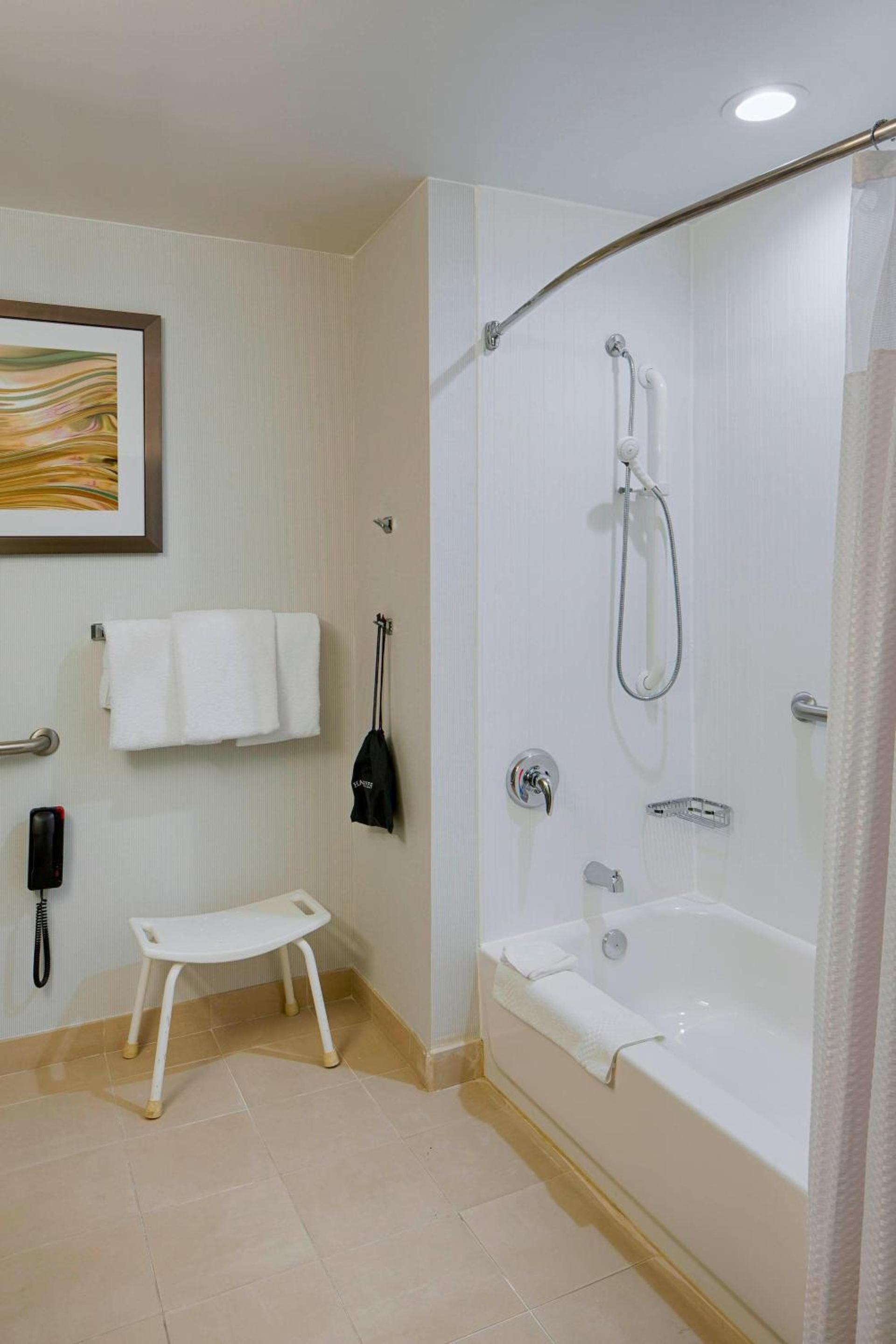 Courtyard by Marriott Columbus West/Hilliard photo 9