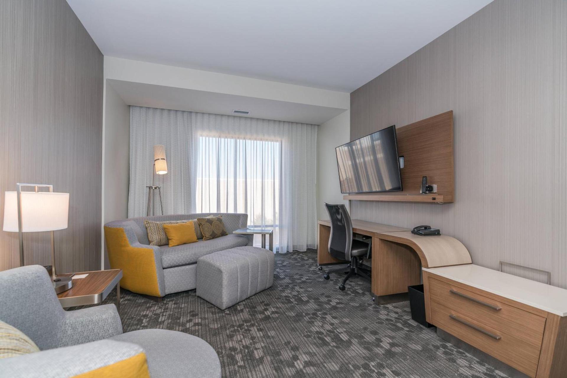 Courtyard by Marriott West Springfield photo 13