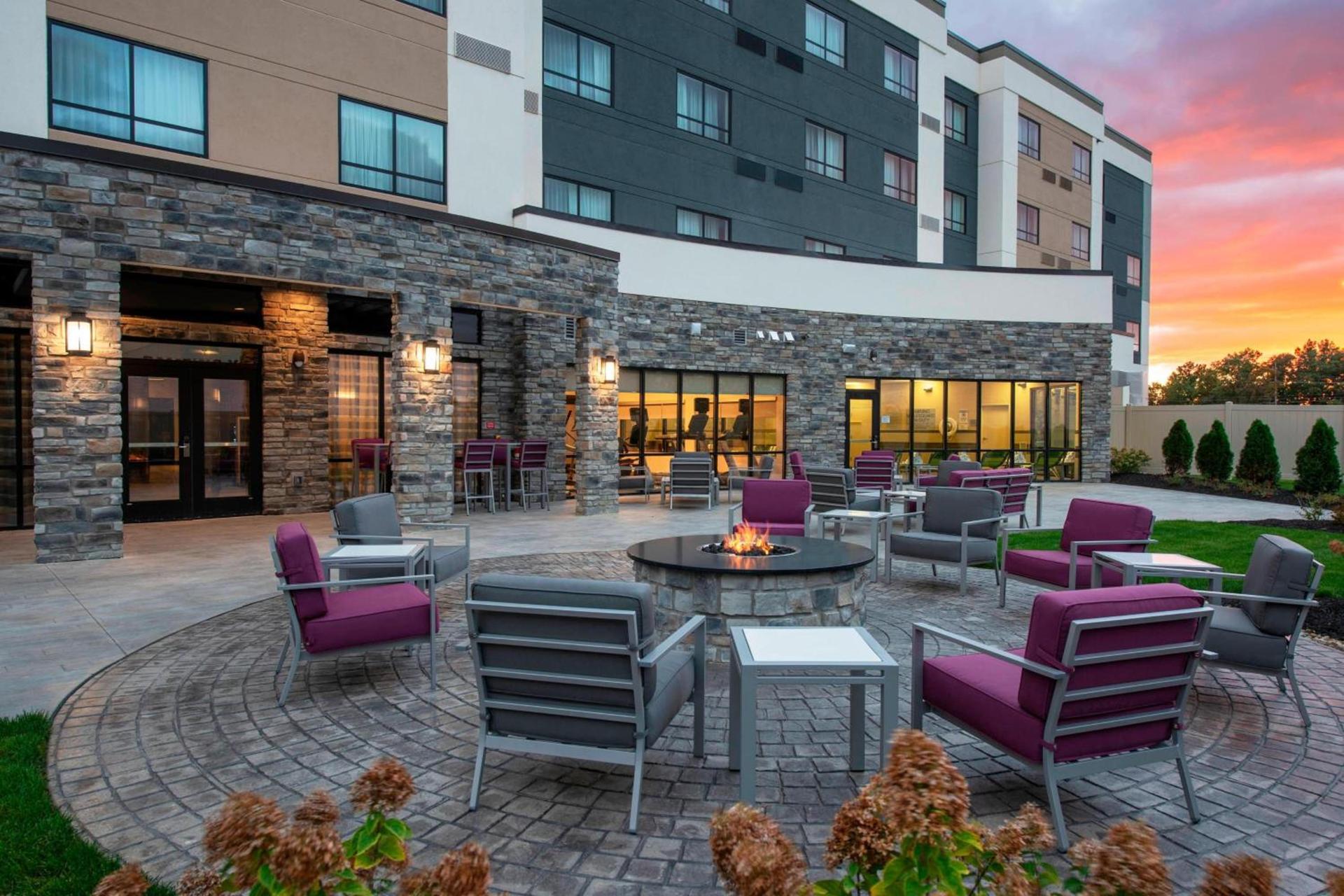 Courtyard by Marriott Cleveland Elyria photo 5