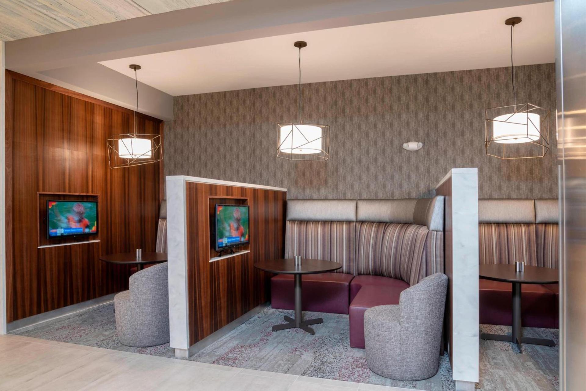 Courtyard by Marriott Cleveland Elyria photo 16