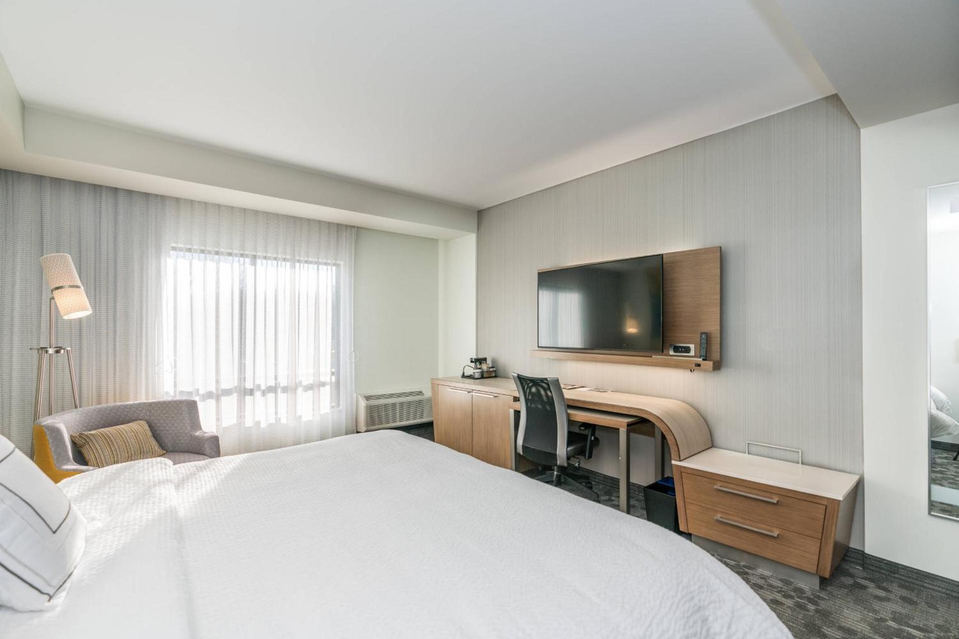 Courtyard by Marriott West Springfield photo 10