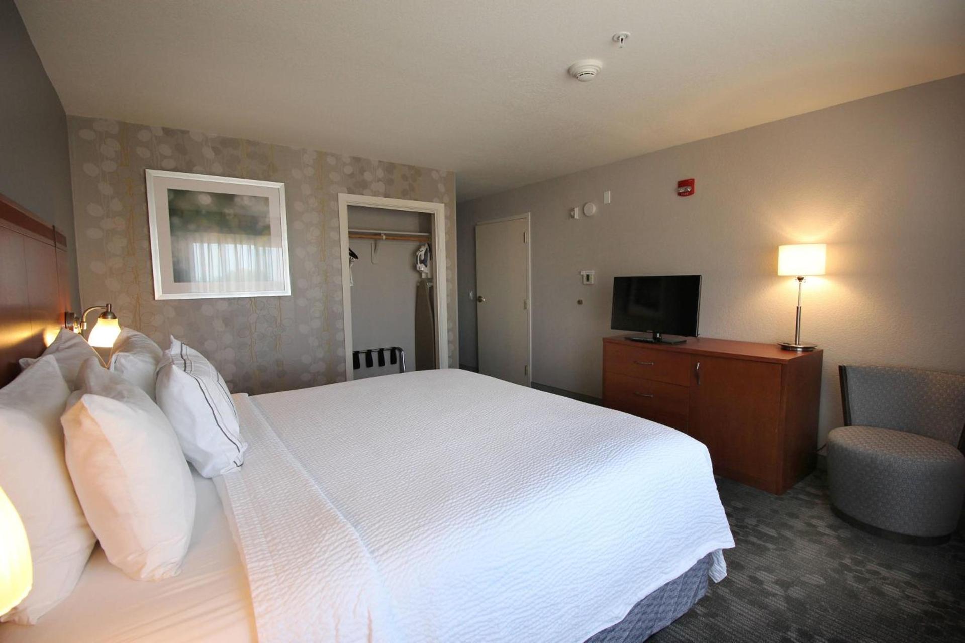 Courtyard by Marriott Merced photo 13