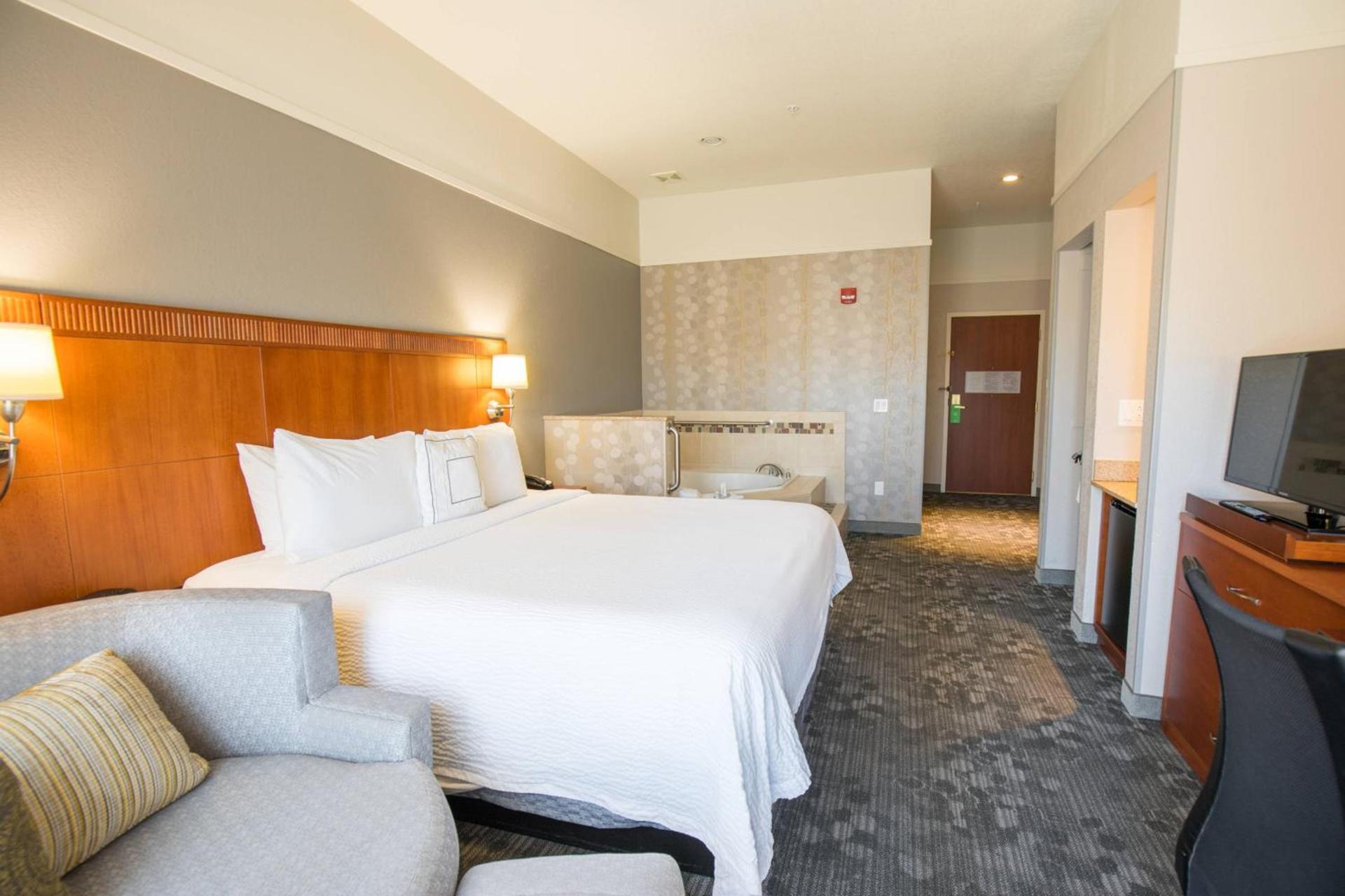 Courtyard by Marriott Merced photo 9