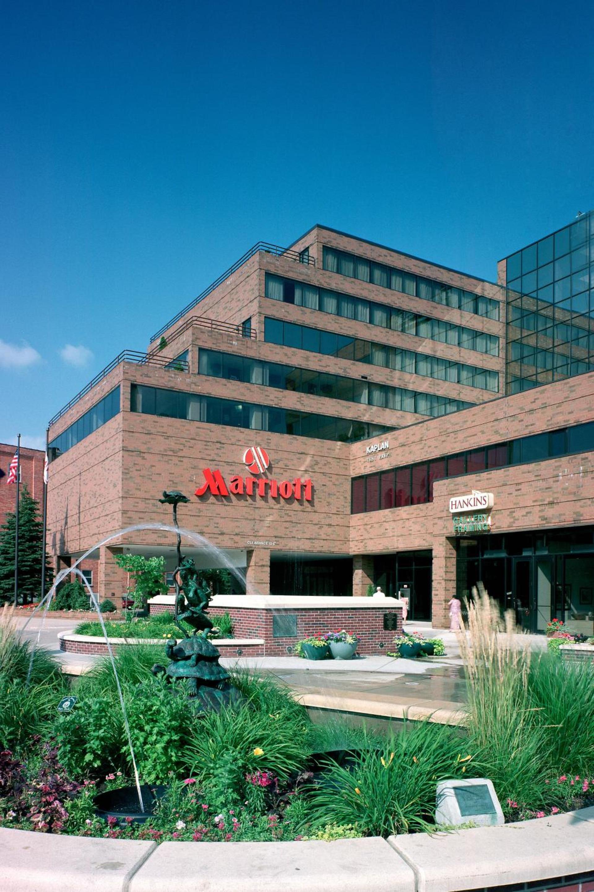 Marriott East Lansing at University Place photo 1