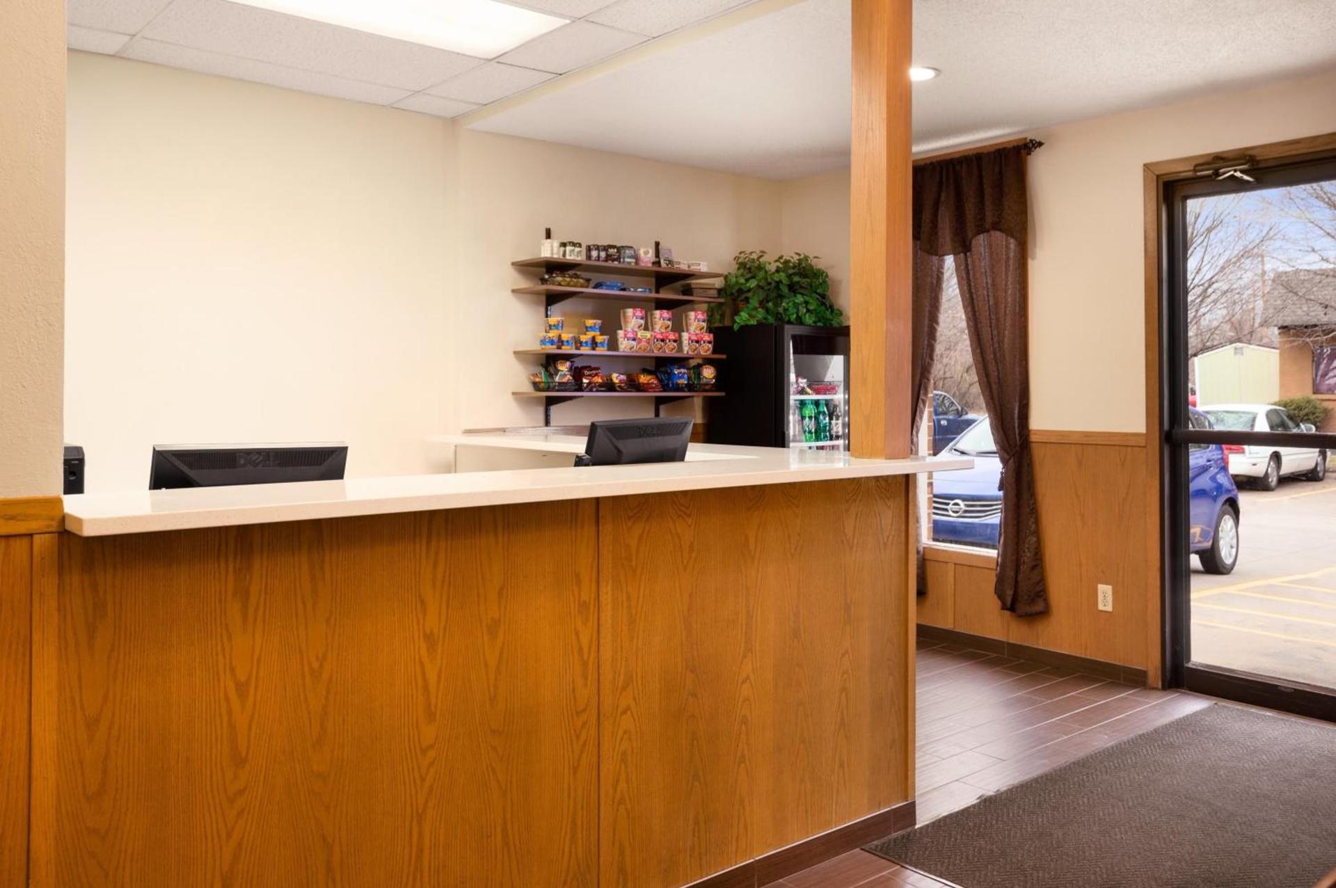 Americas Best Value Inn Pittsburg photo 2