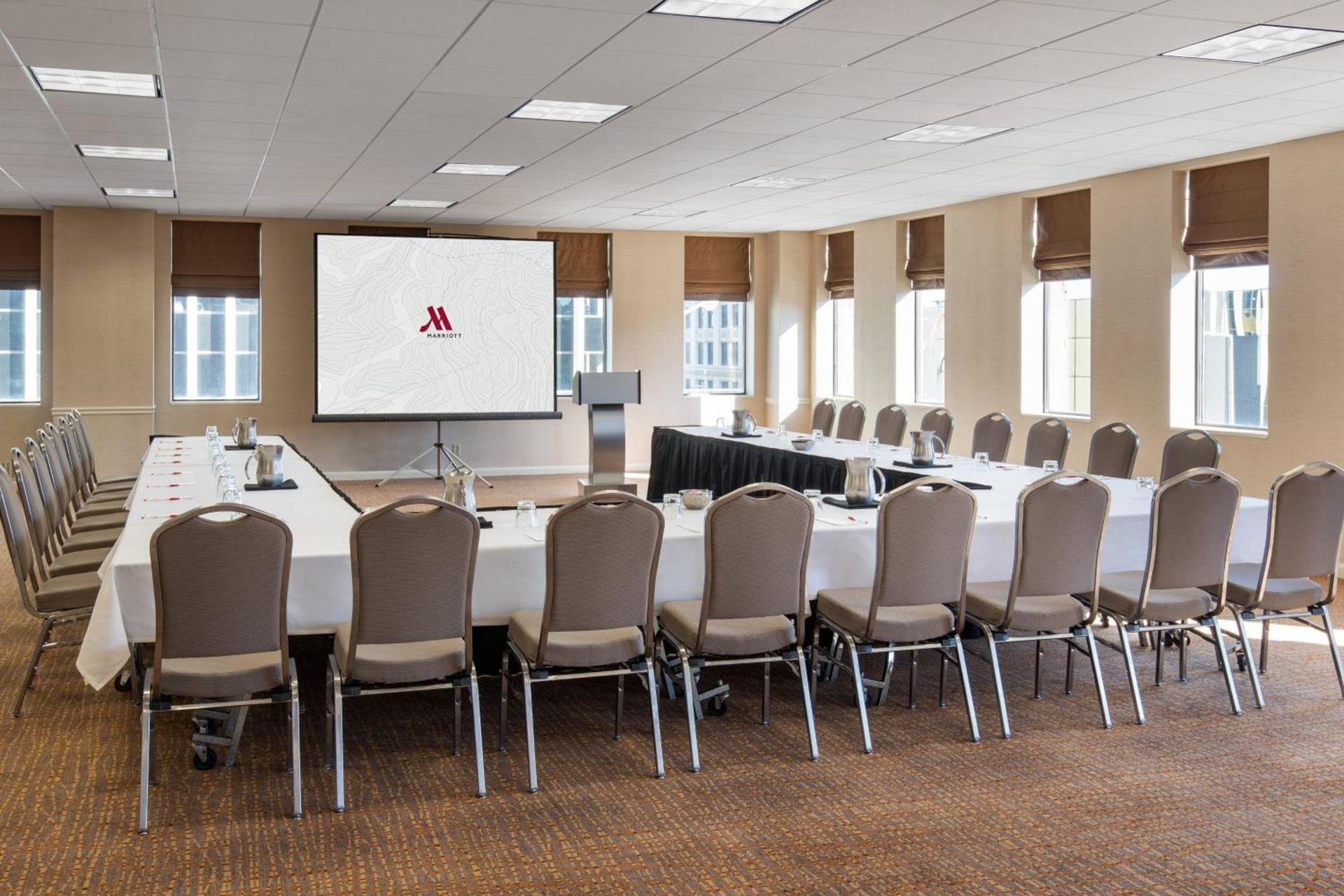 The Lincoln Marriott Cornhusker Hotel photo 44