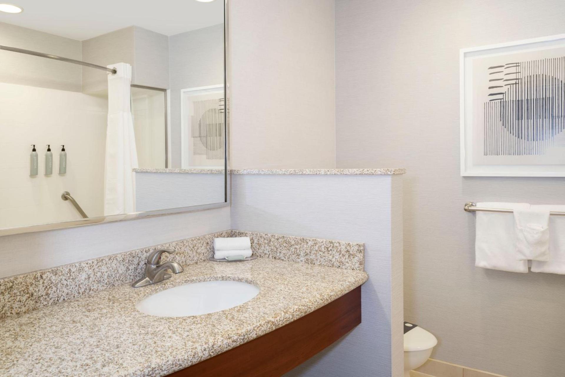 Courtyard by Marriott Columbus New Albany photo 13