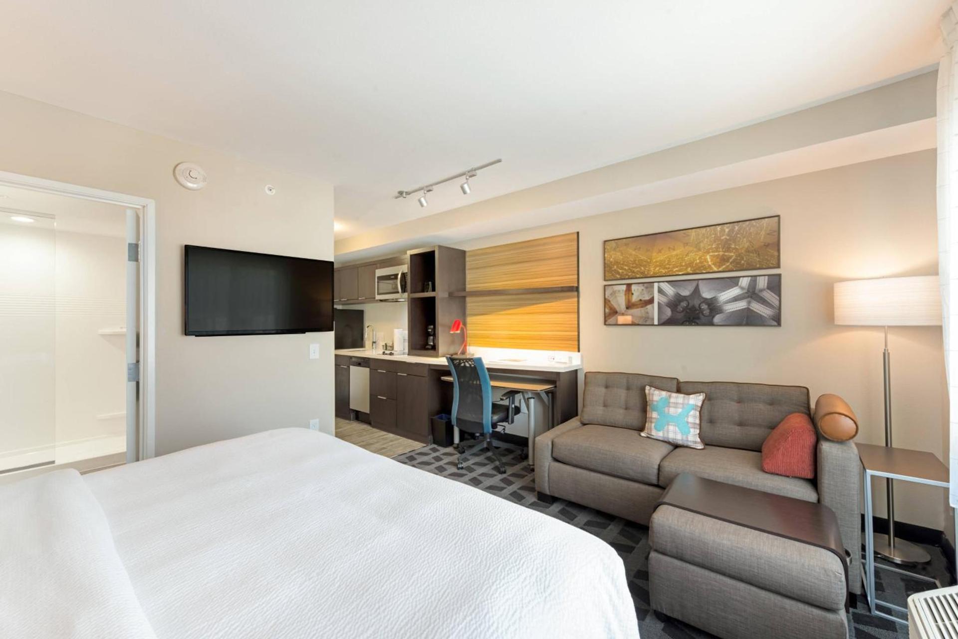 TownePlace Suites by Marriott Greensboro Coliseum Area photo 12