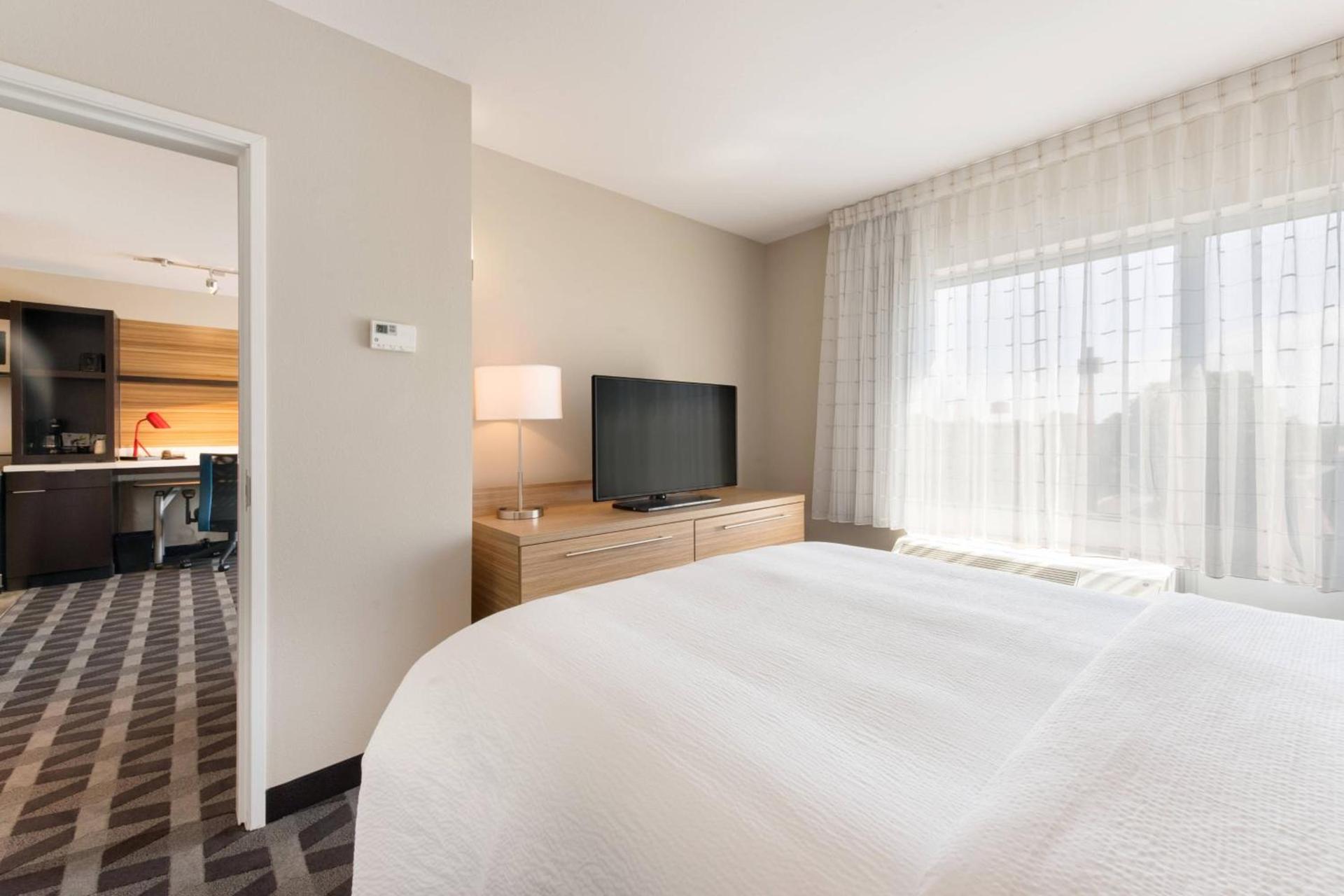 TownePlace Suites by Marriott Greensboro Coliseum Area photo 14