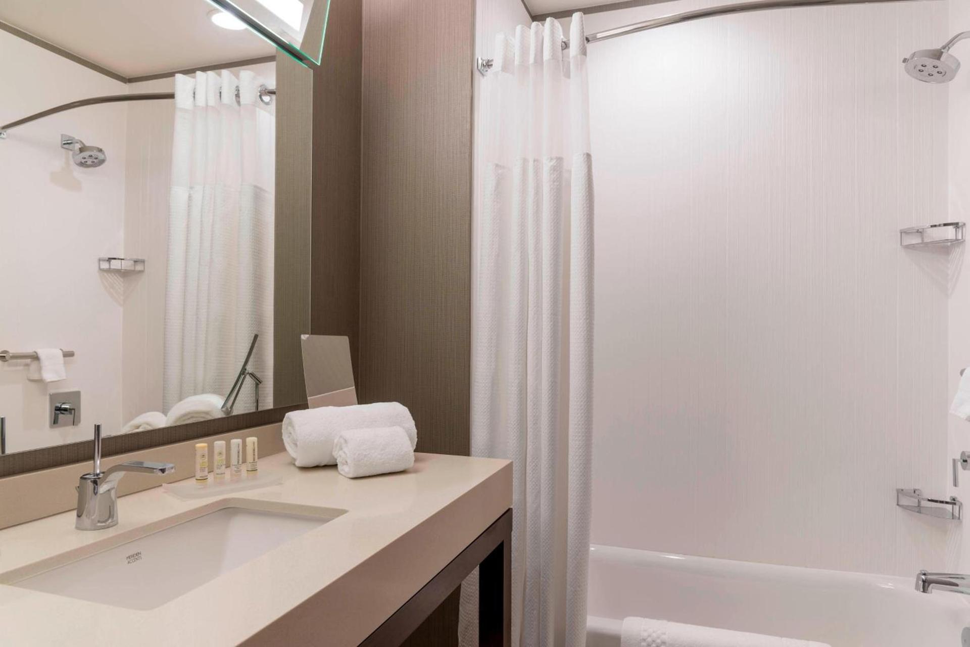 Courtyard by Marriott Waterloo Cedar Falls photo 8