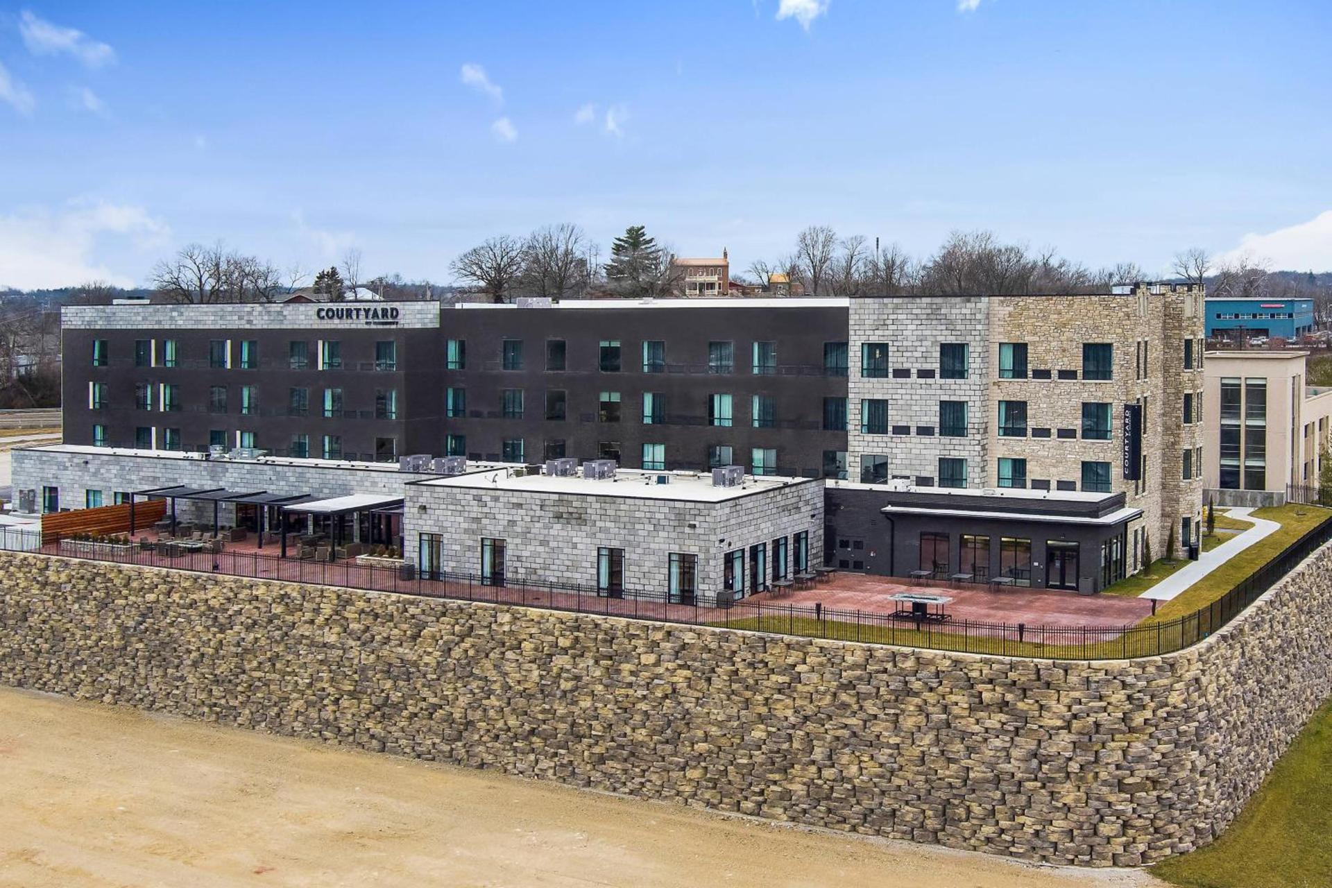 Courtyard by Marriott Jefferson City photo 2