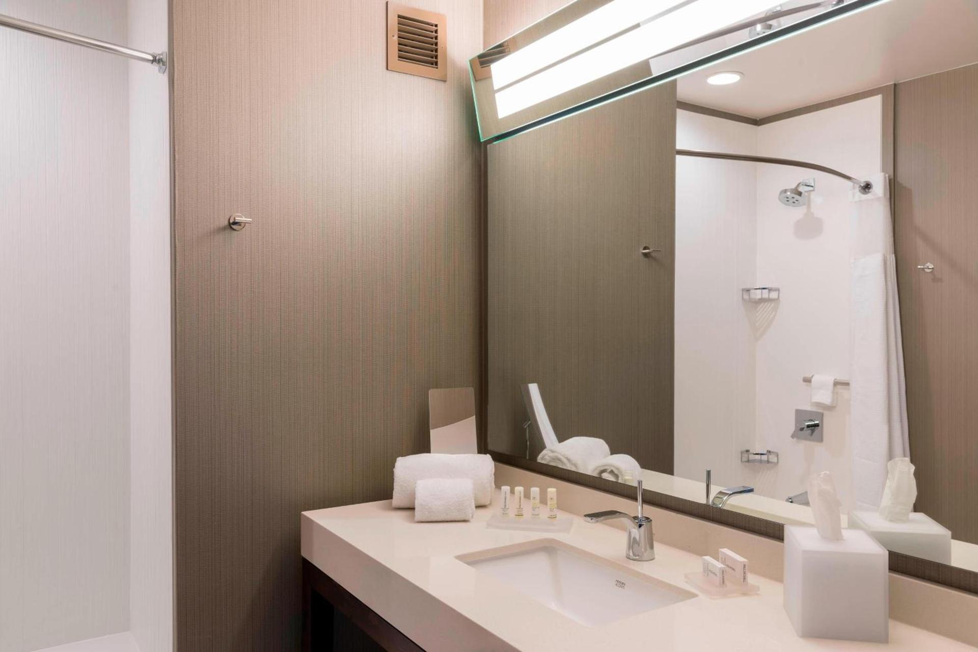 Courtyard by Marriott Waterloo Cedar Falls photo 18