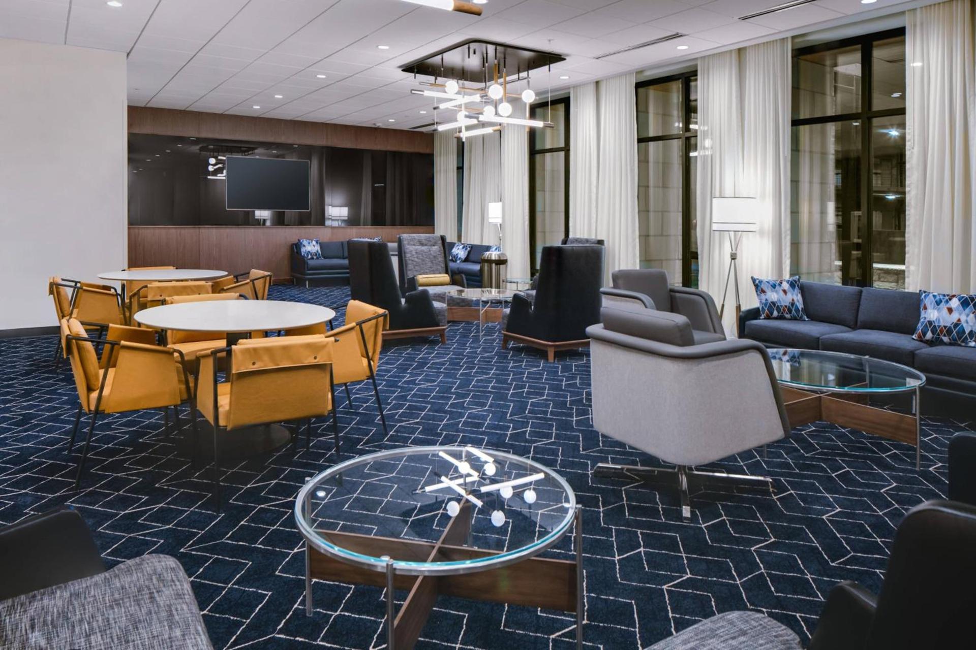 Courtyard by Marriott Jefferson City photo 5