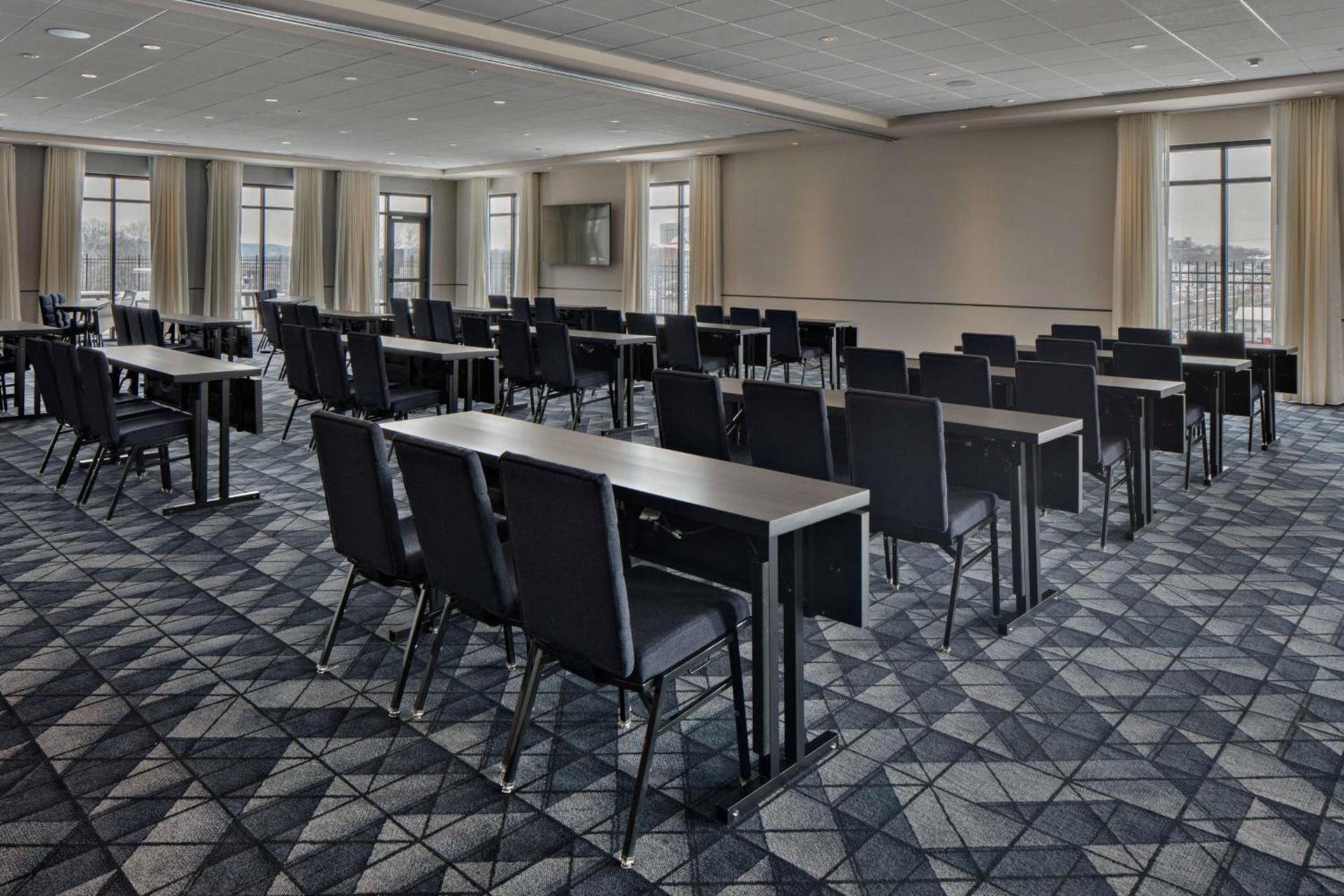 Courtyard by Marriott Jefferson City photo 31