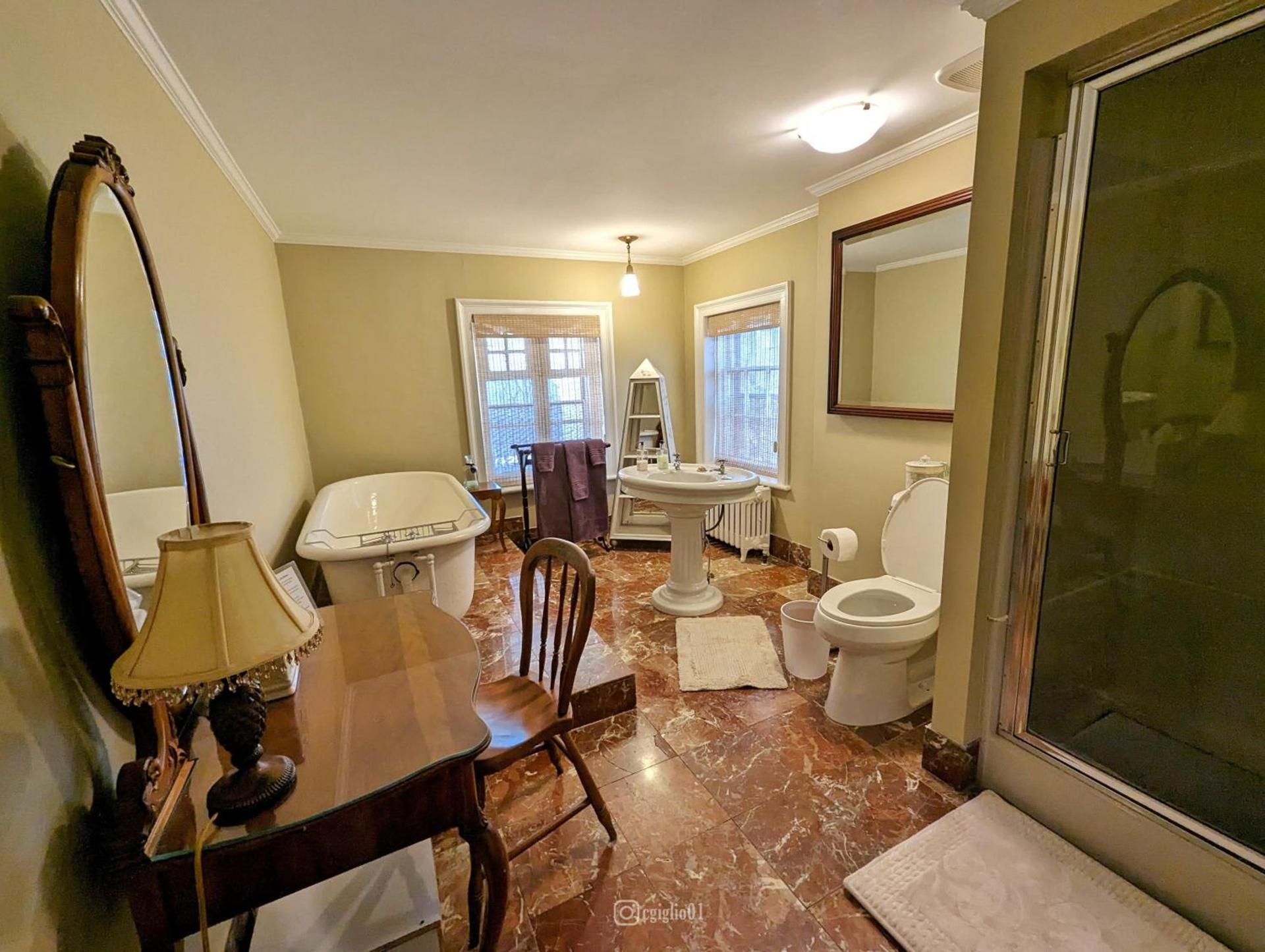 Cromwell Manor Inn photo 6