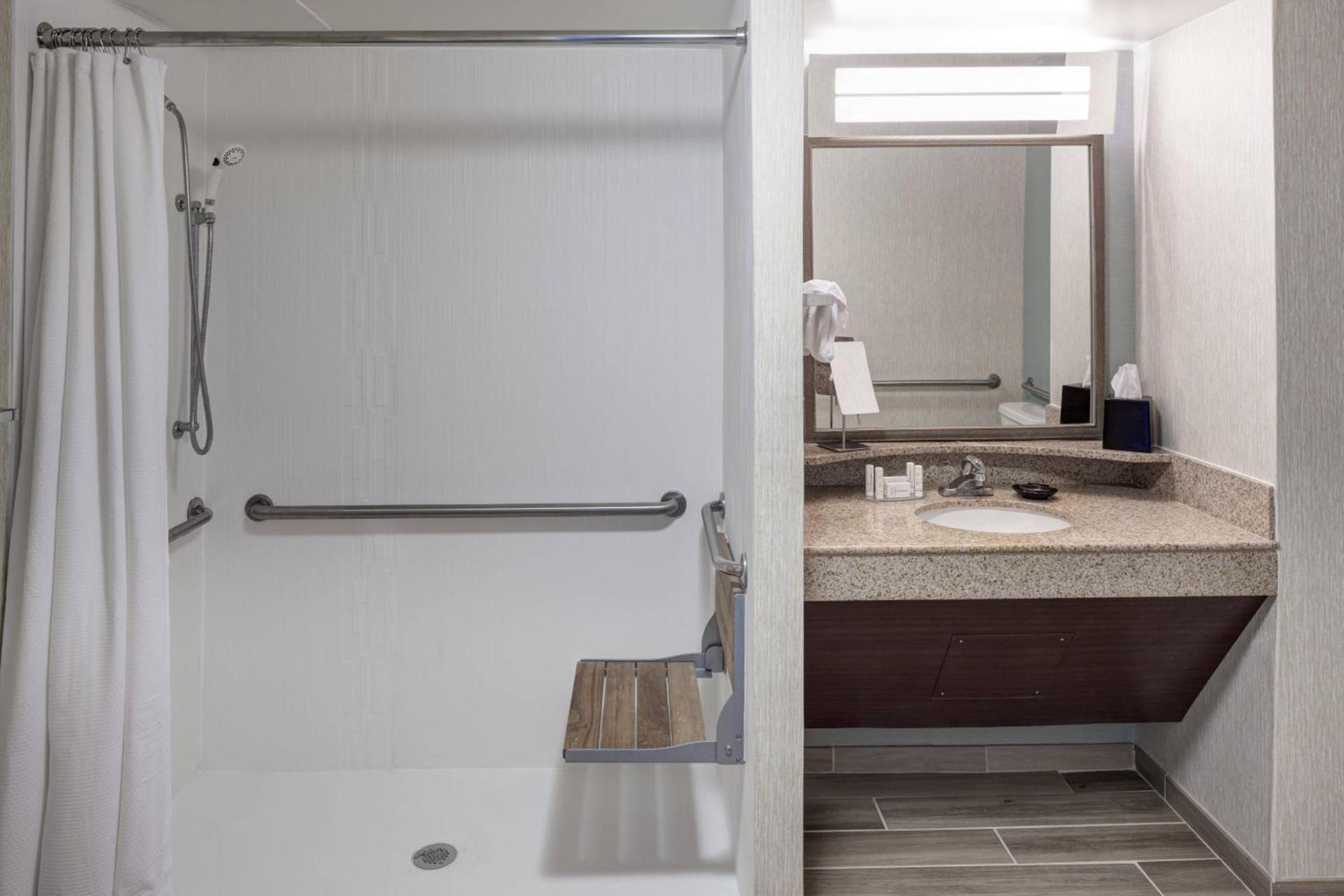 Courtyard by Marriott Virginia Beach Oceanfront-South photo 22