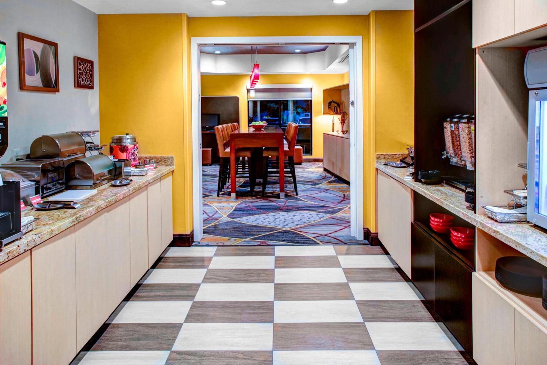 TownePlace Suites by Marriott Bakersfield West photo 21