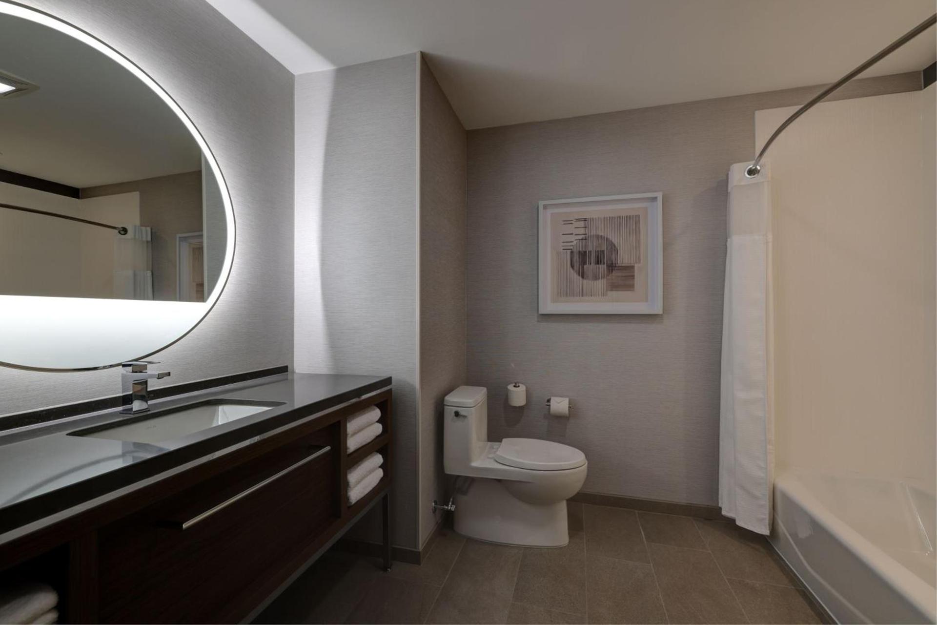 Courtyard by Marriott Iowa City University Heights photo 34