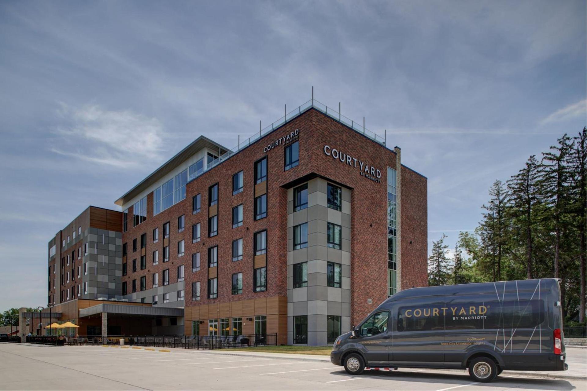 Courtyard by Marriott Iowa City University Heights photo 4