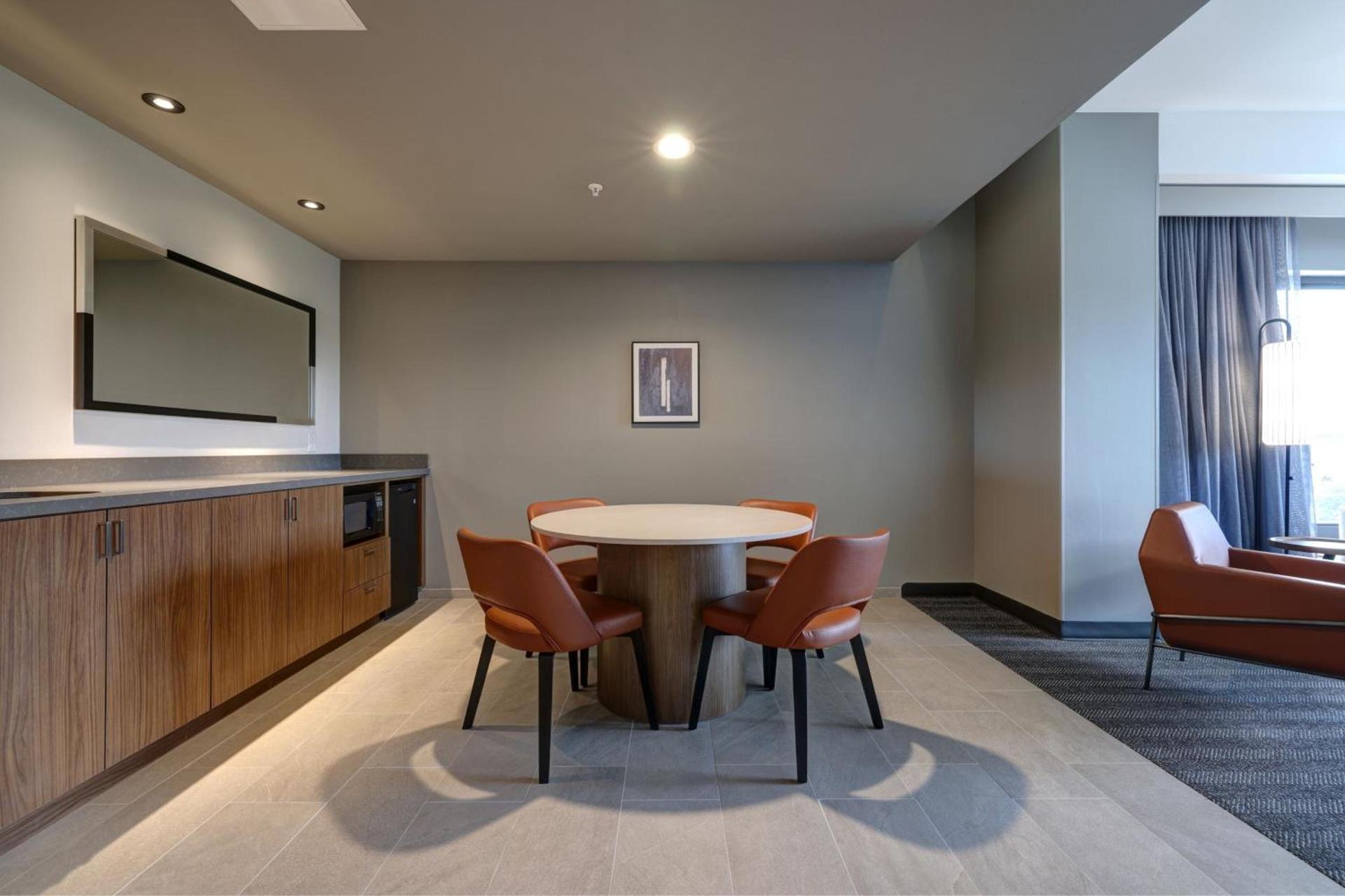 Courtyard by Marriott Iowa City University Heights photo 41