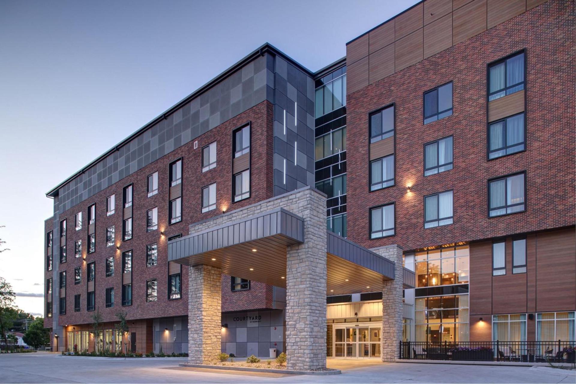 Courtyard by Marriott Iowa City University Heights photo 3
