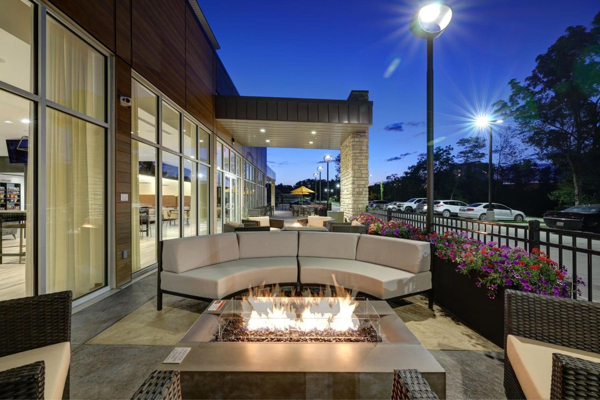 Courtyard by Marriott Iowa City University Heights photo 9