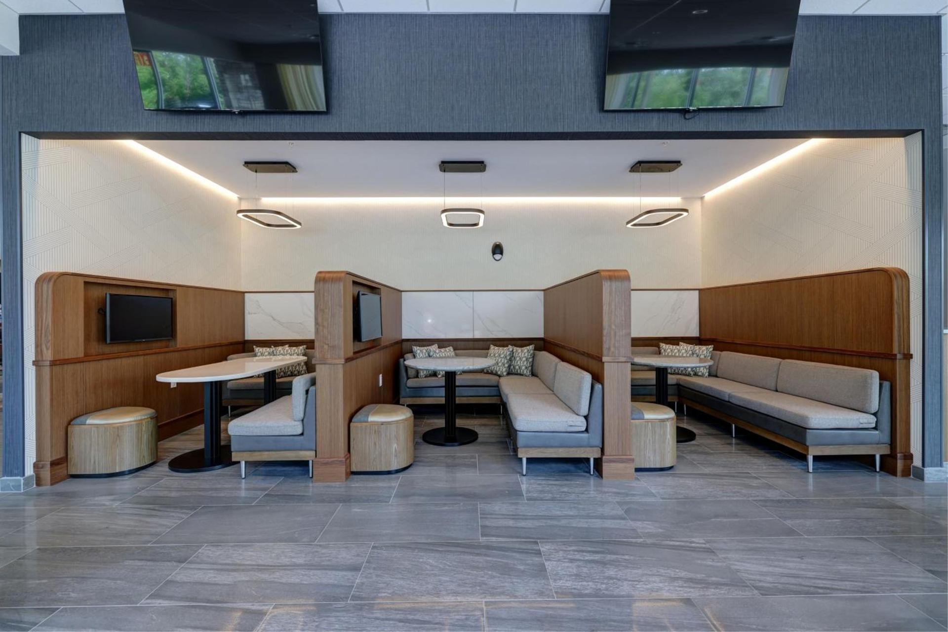 Courtyard by Marriott Iowa City University Heights photo 20