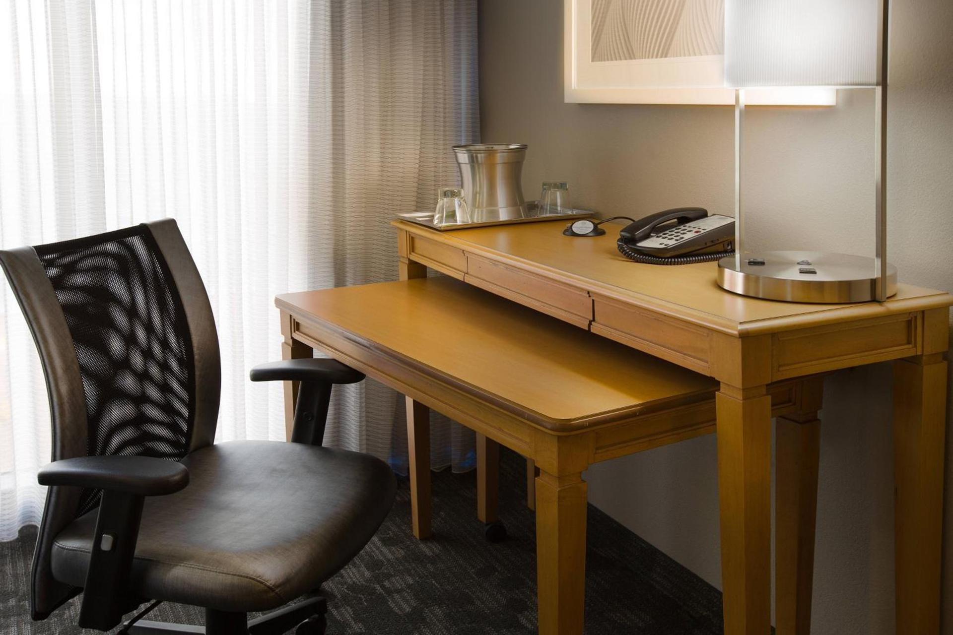 Courtyard by Marriott Oceanside Fort Lauderdale Beach photo 19