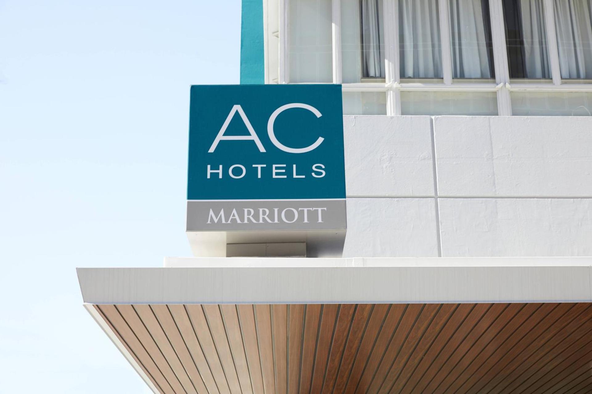 AC Hotel by Marriott Beverly Hills photo 2