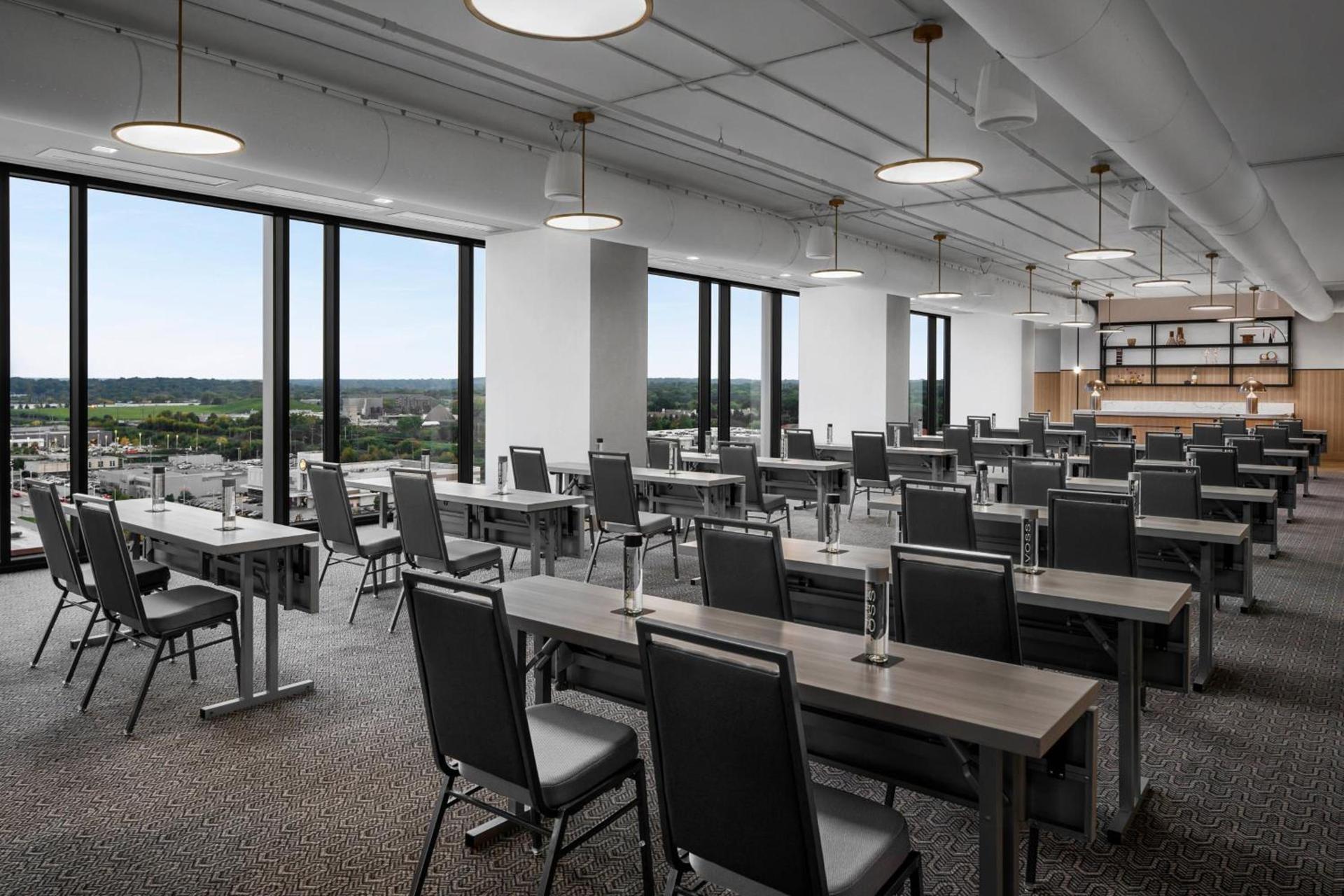 Renaissance Milwaukee West Hotel photo 49