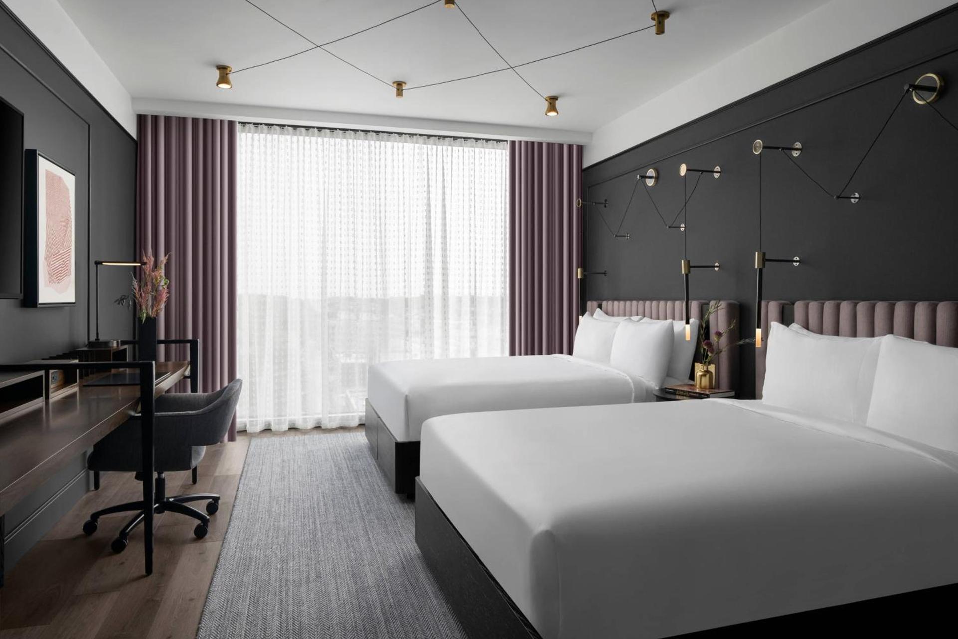 Renaissance Milwaukee West Hotel photo 9
